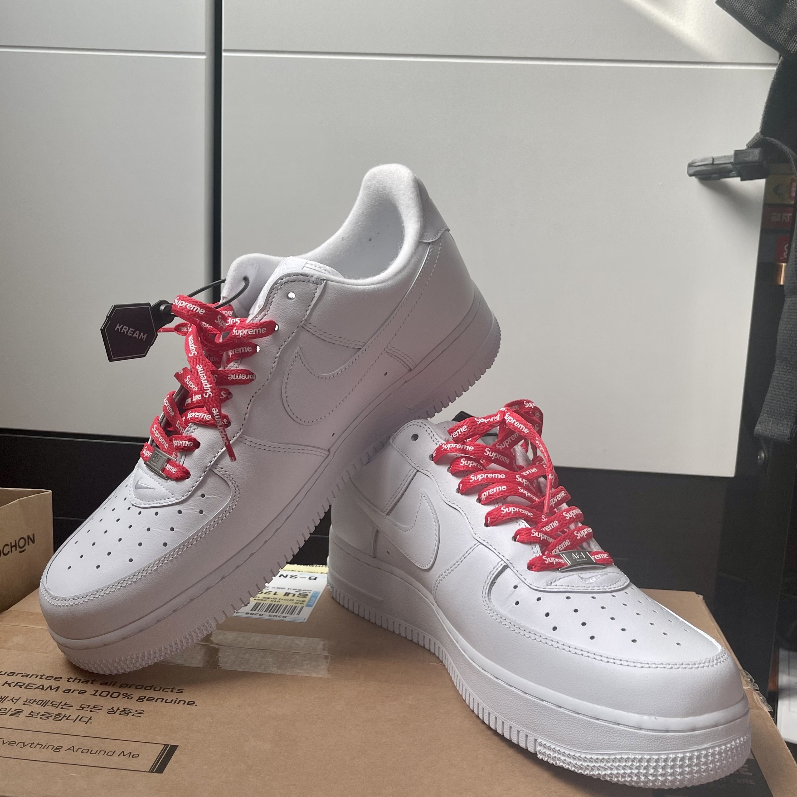 Nike x Supreme Air Force 1 Low White 착용 스타일