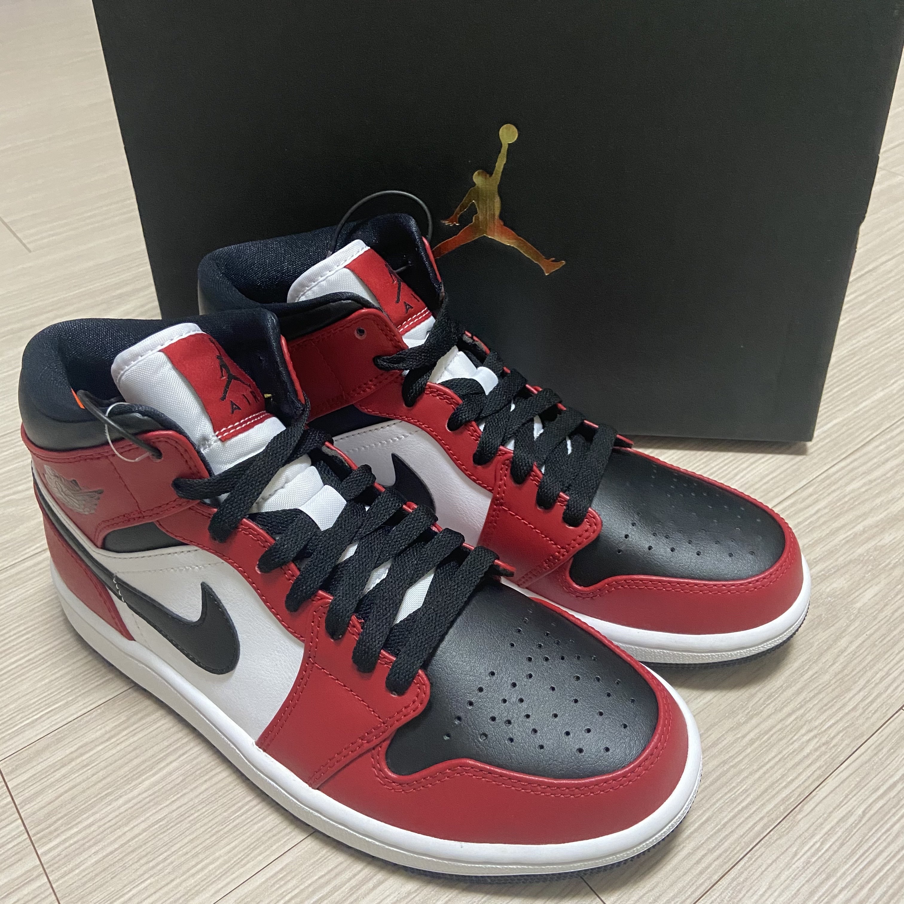 Jordan 1 Mid Chicago Black Toe, Jordan 1 Retro High OG Black Mocha 착용 스타일 - 2