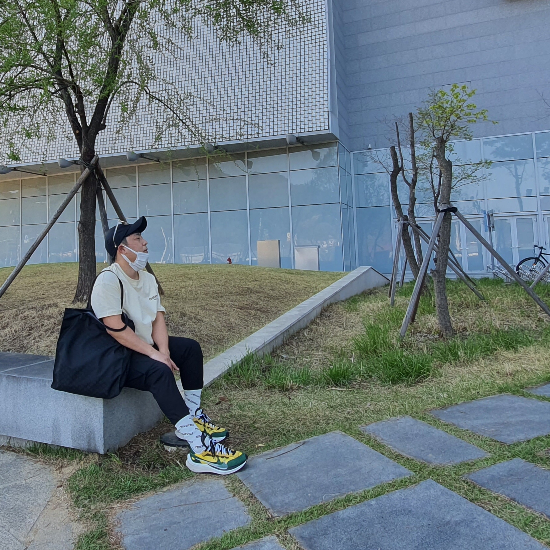 Nike x Sacai VaporWaffle Tour Yellow & Gorge Green Sail 착용 스타일