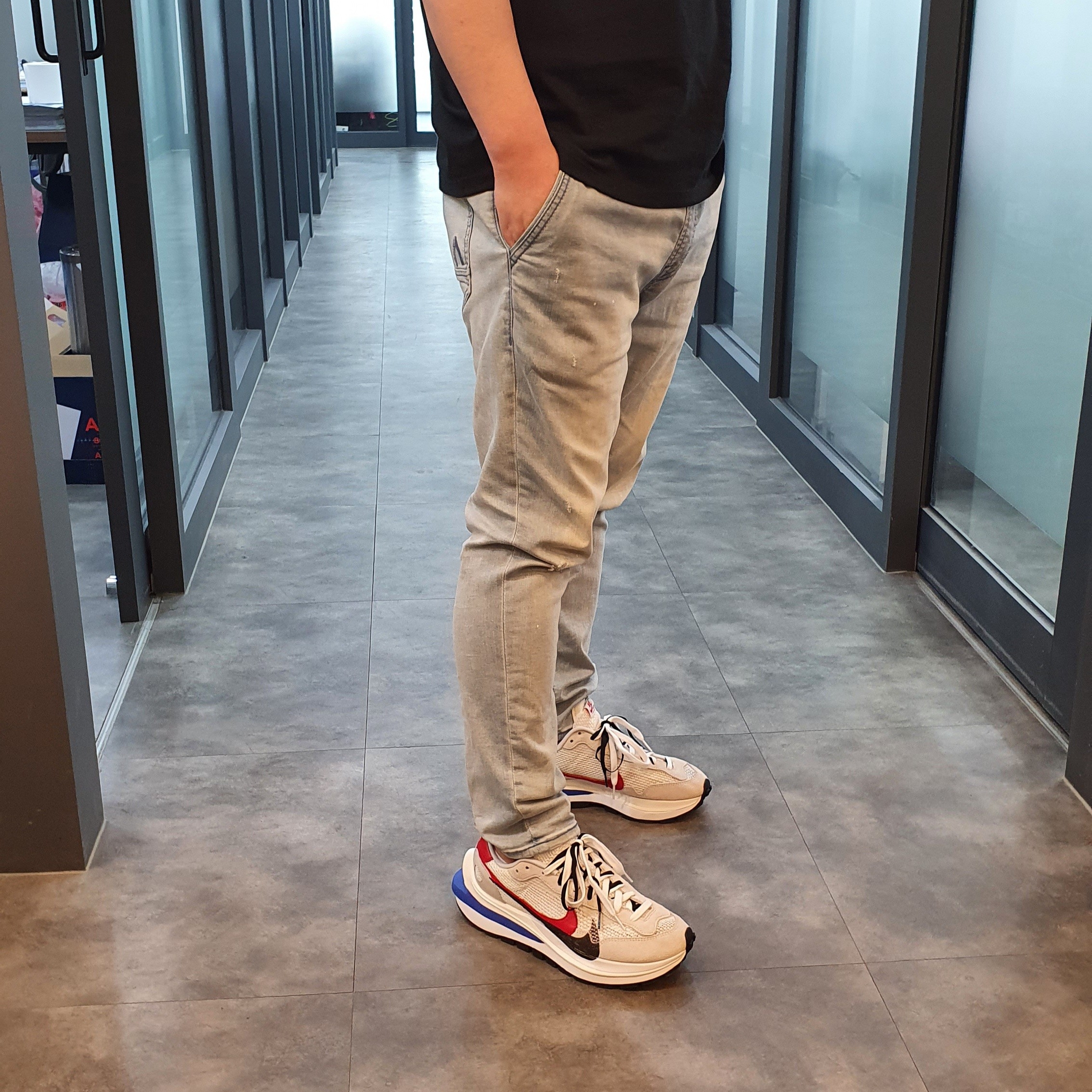 Nike x Sacai VaporWaffle Royal Fuchsia 착용 스타일 - 2
