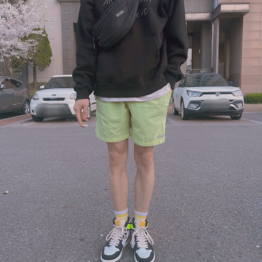 Jordan 1 Retro High OG Volt Gold 착용 스타일 - 1