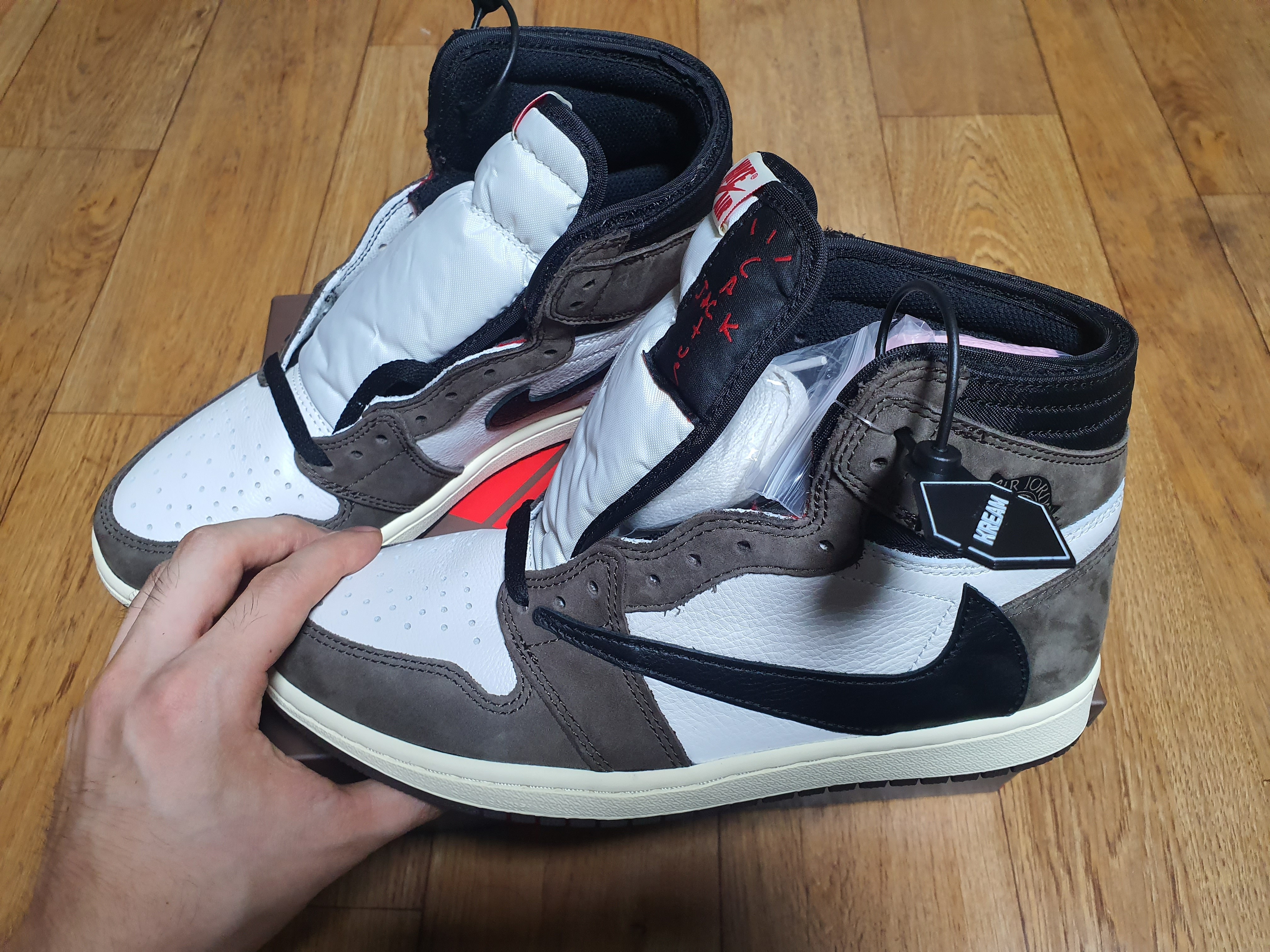 Jordan 1 x Travis Scott Retro High OG SP Mocha 착용 스타일