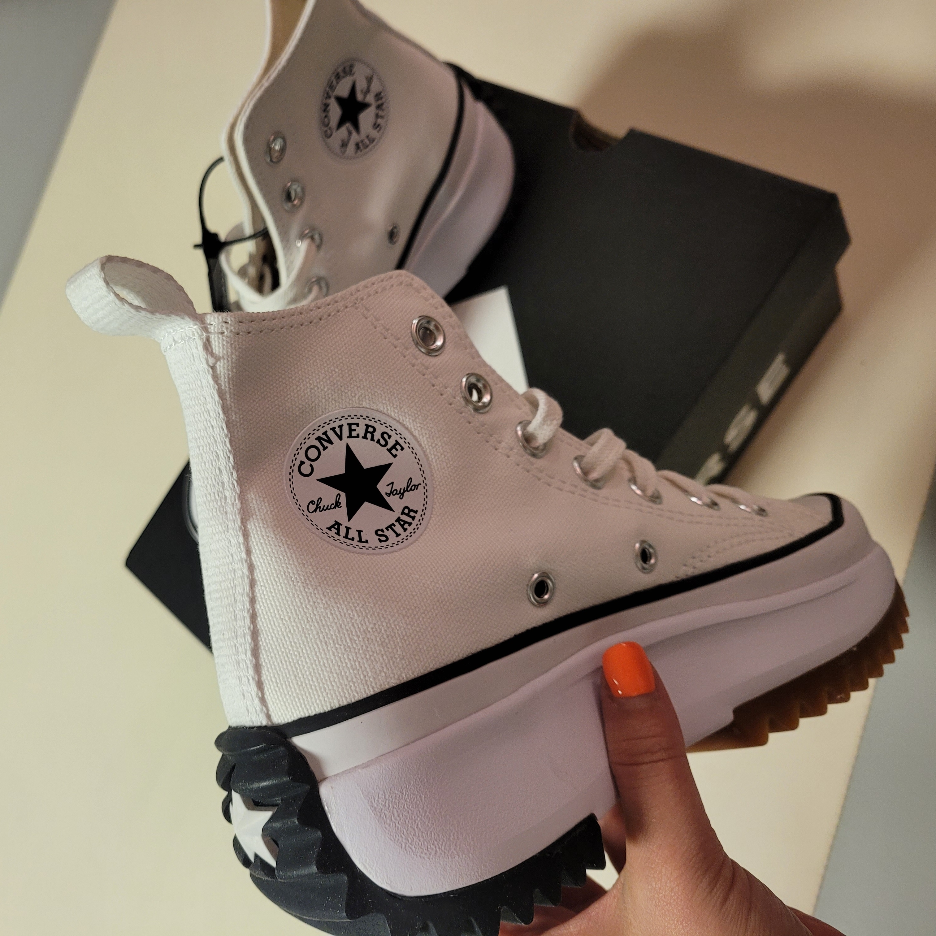 Converse Run Star Hike Hi White Black Gum 착용 스타일