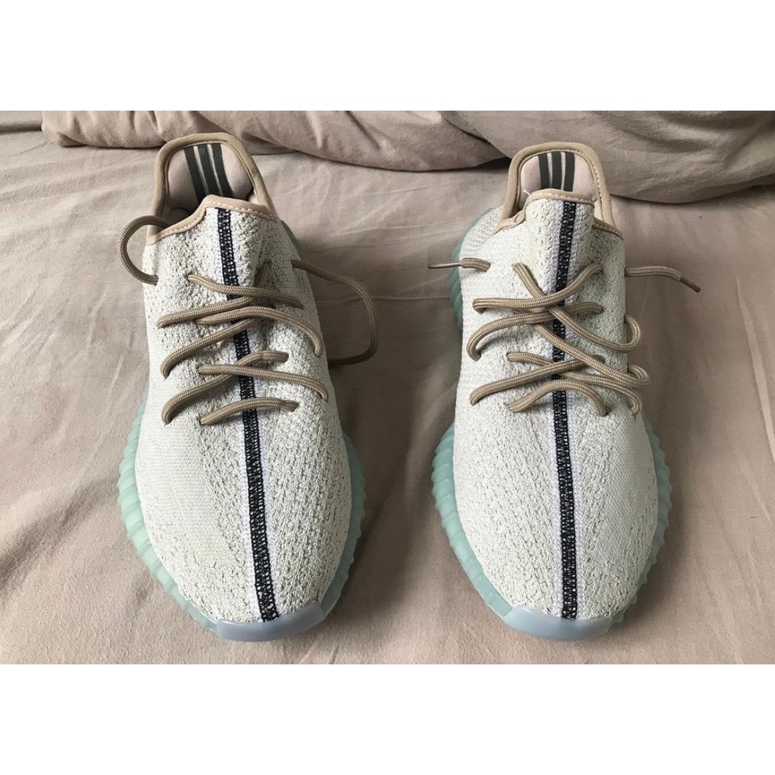 Adidas Yeezy Boost 350 V2 Ash Pearl, Adidas Yeezy Boost 350 V2 Black Red 2020 착용 스타일 - 3