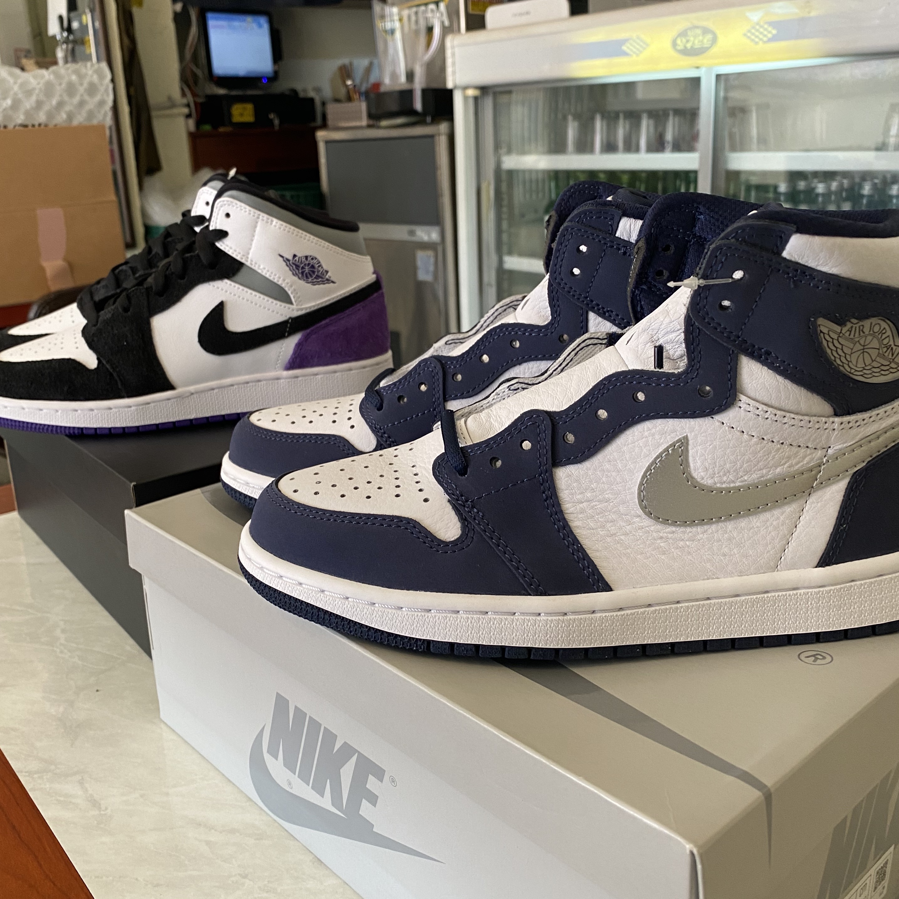 Jordan 1 Retro High OG CO.JP Midnight Navy, (GS) Jordan 1 Mid SE Court Purple 착용 스타일