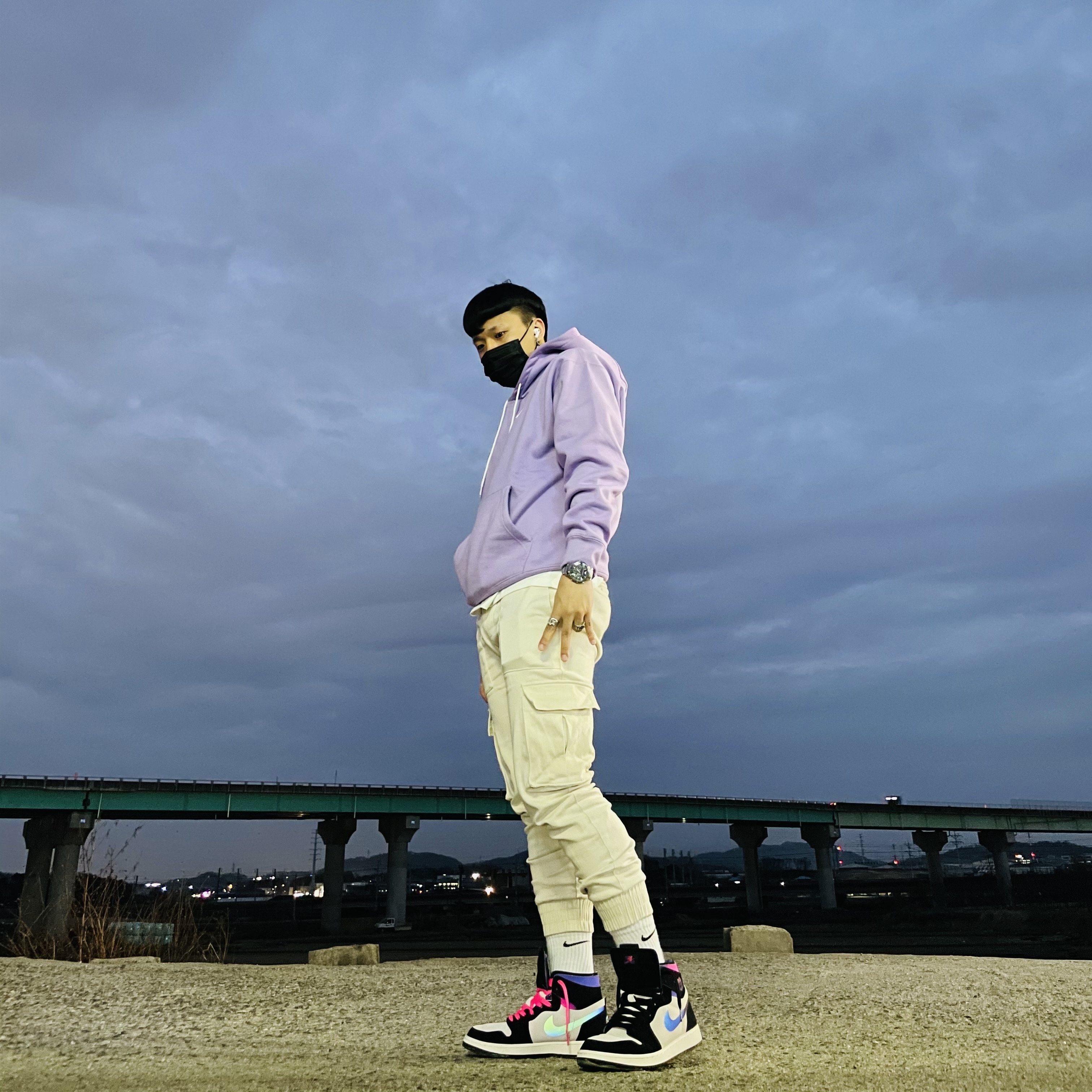 Jordan 1 x Paris Saint-Germain Zoom Air CMFT, Nike NRG Solo Swoosh Fleece Hoodie Urban Lilac - Asia 착용 스타일