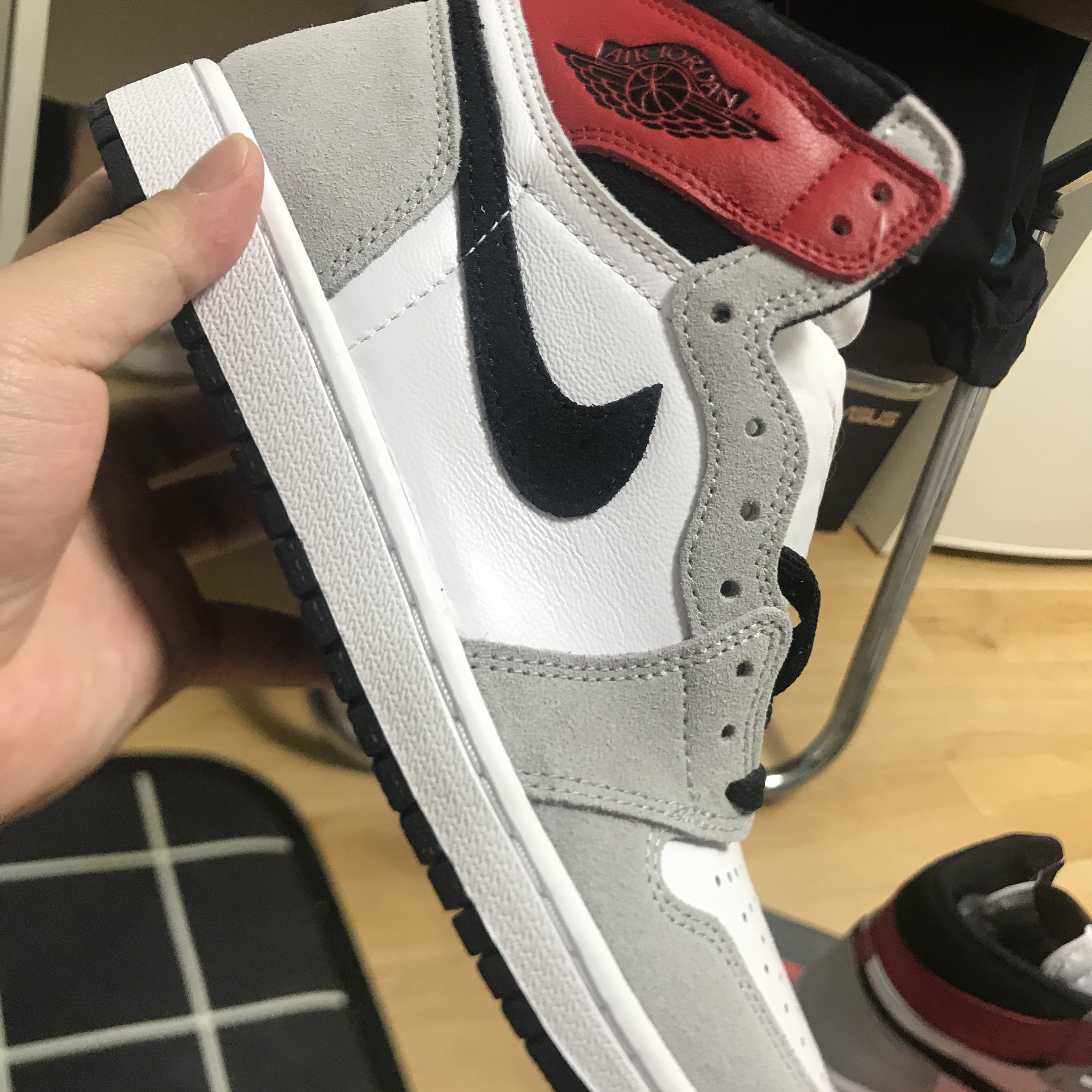 Jordan 1 Retro High OG Light Smoke Grey 착용 스타일 - 2