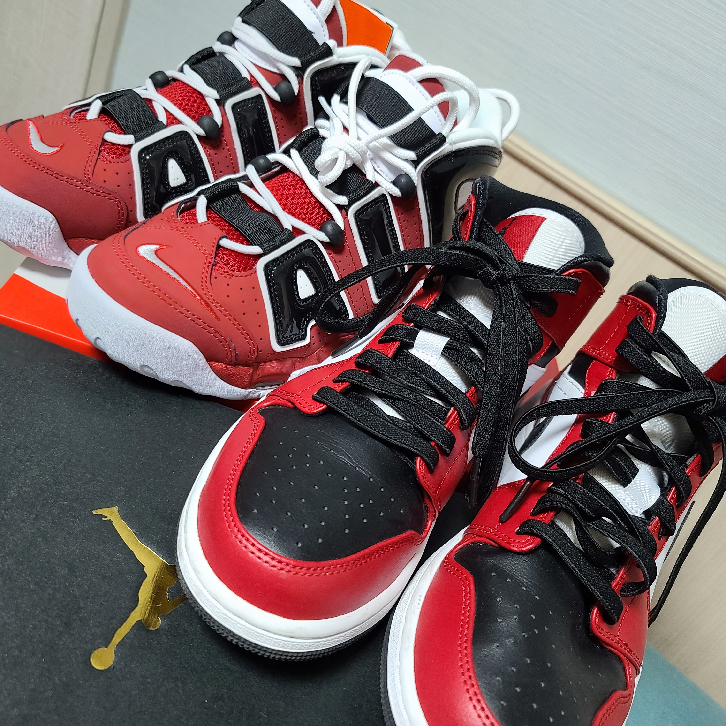 Nike Air More Uptempo 96 Bulls 2021, Jordan 1 Mid Chicago Black Toe 착용 스타일