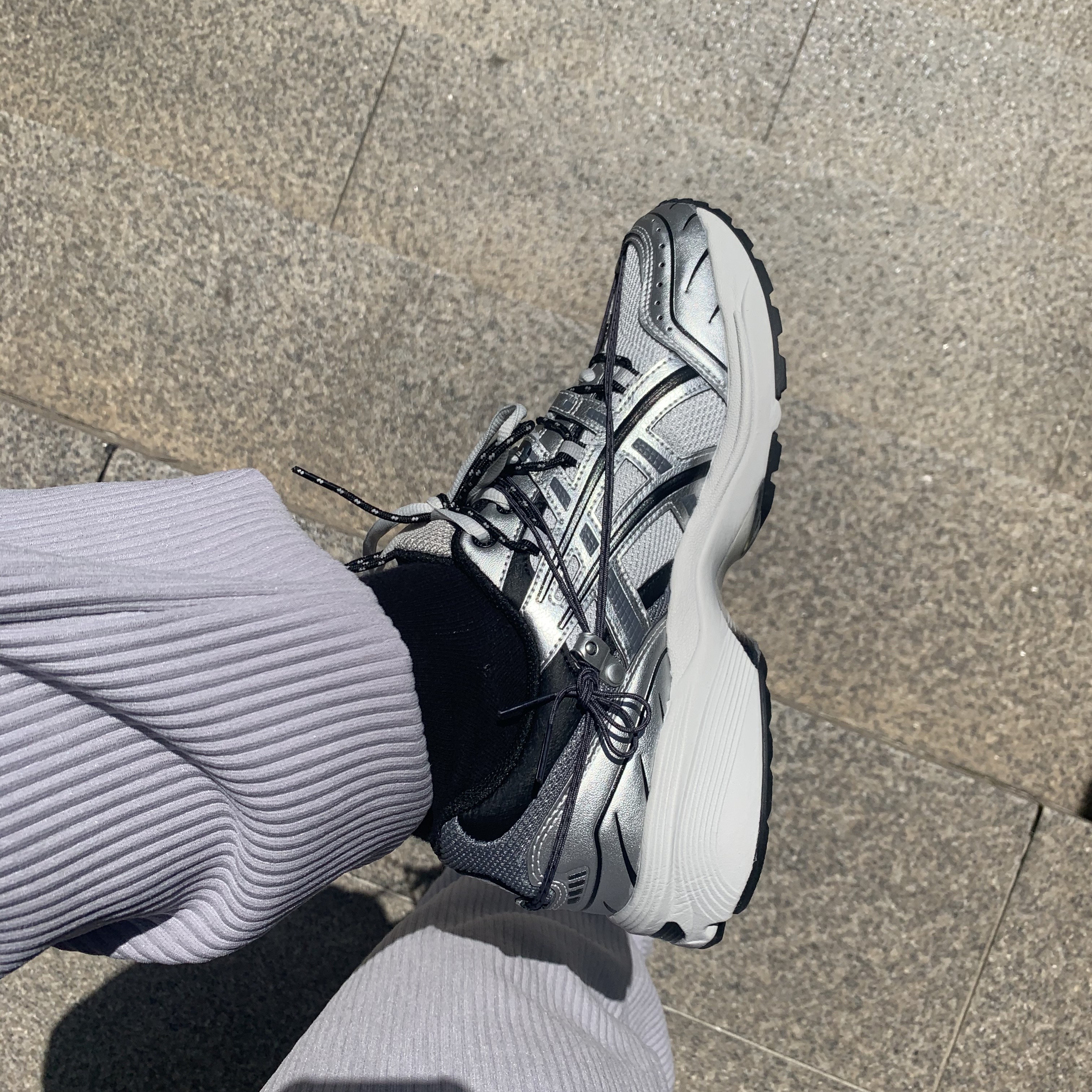 Asics x Andersson Bell Gel-1090 Glacier Grey Silver 착용 스타일