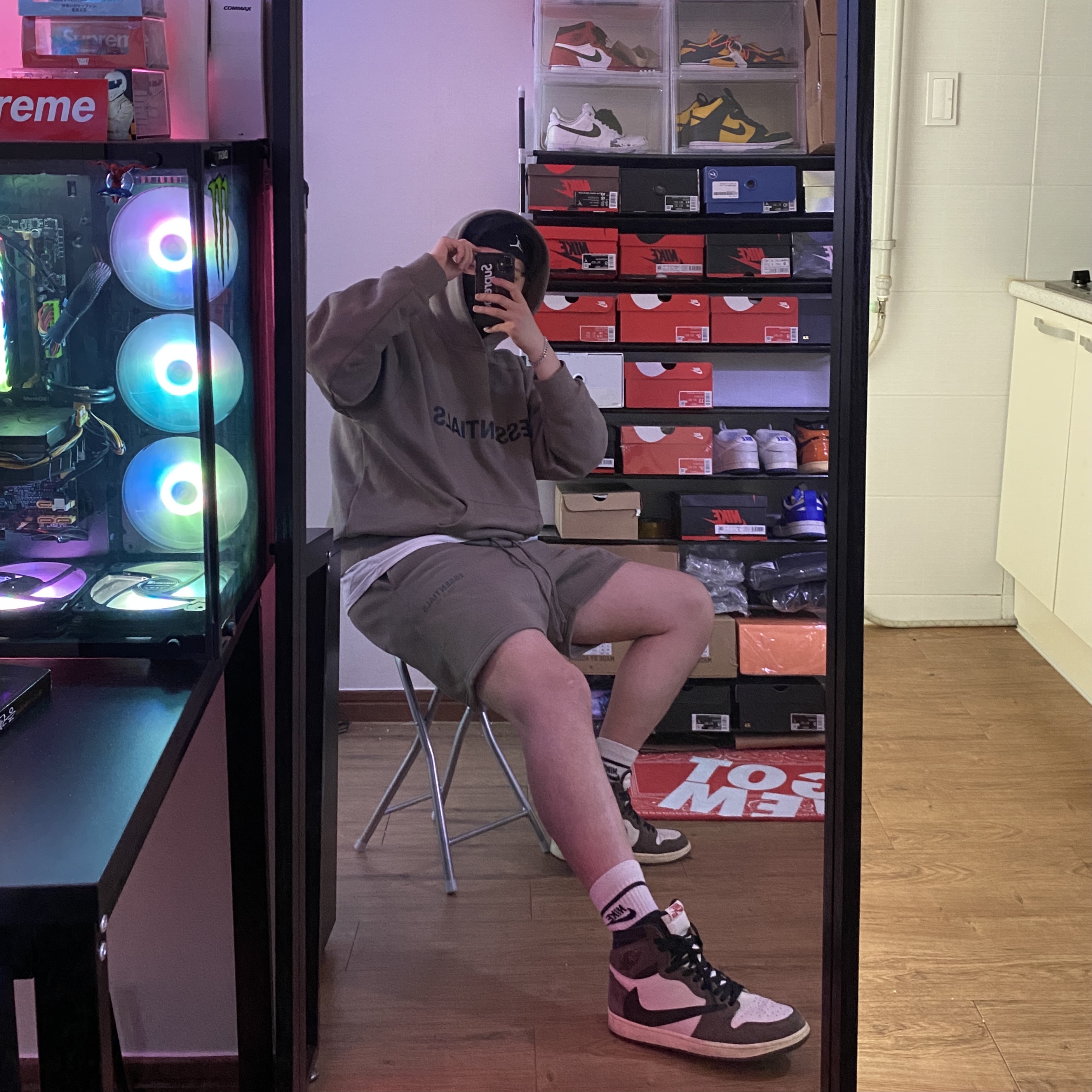 Jordan 1 x Travis Scott Retro High OG SP Mocha, Nike x Peaceminusone Air Force 1 Low Para-Noise 2.0 착용 스타일