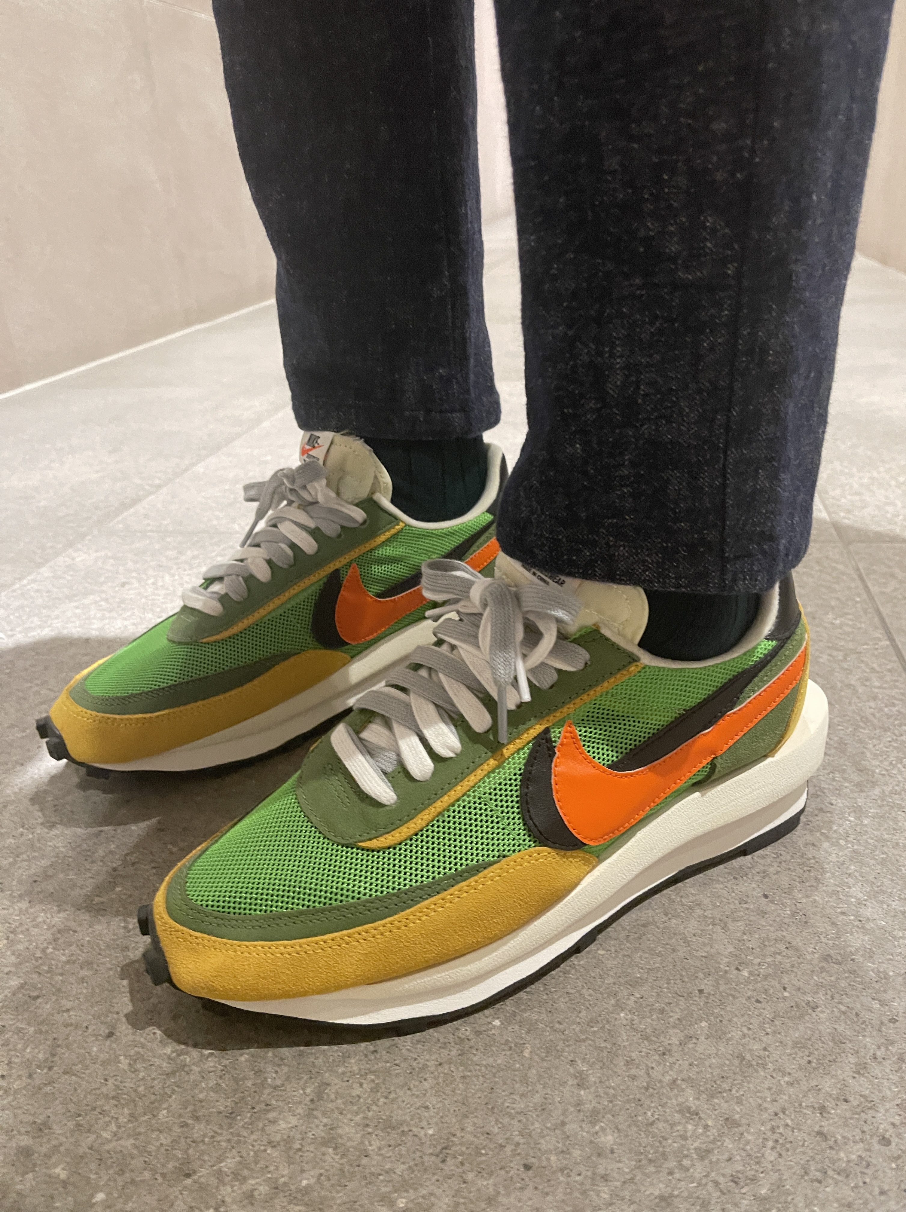 Nike x Sacai LDWaffle Green Multi 착용 스타일 - 2