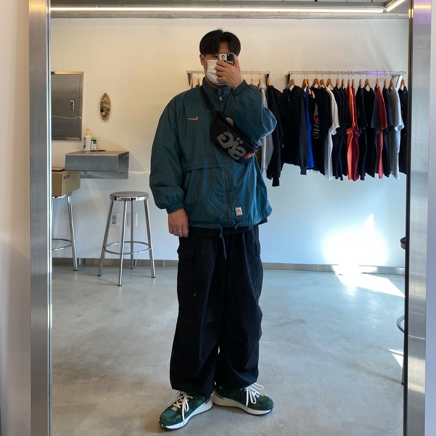 New Balance x JJJJound 992 Made in USA Mossy Green 착용 스타일 - 1