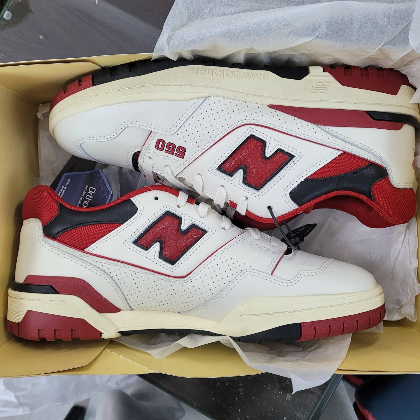 New Balance x Aime Leon Dore 550 Red 착용 스타일 - 1