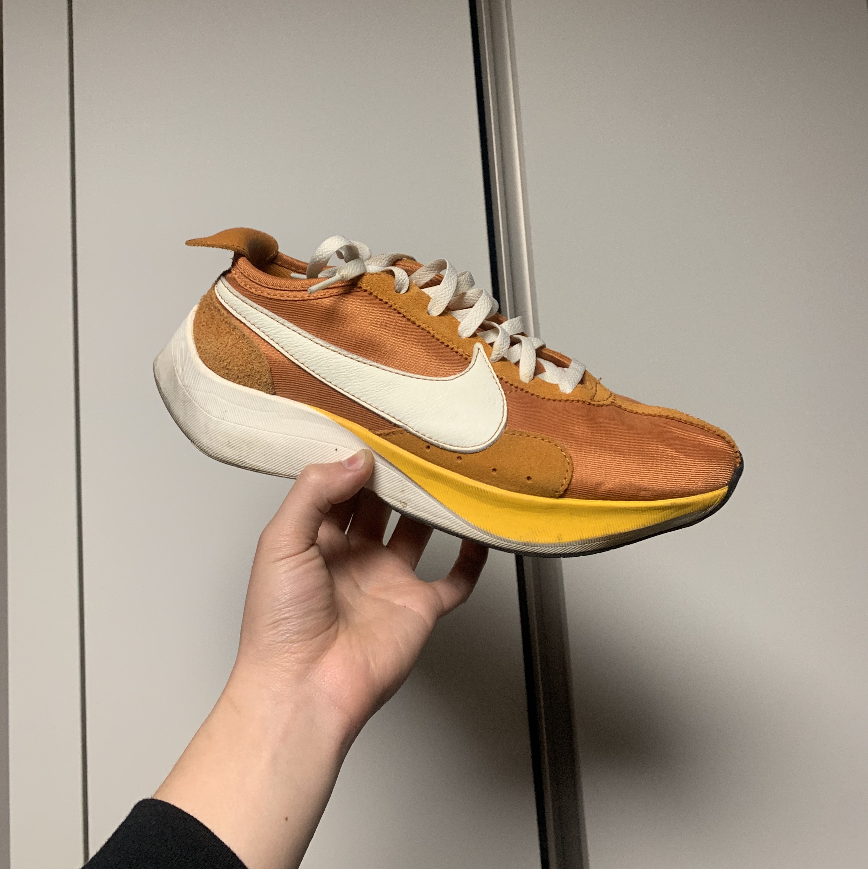 Nike Moon Racer Monarch 착용 스타일