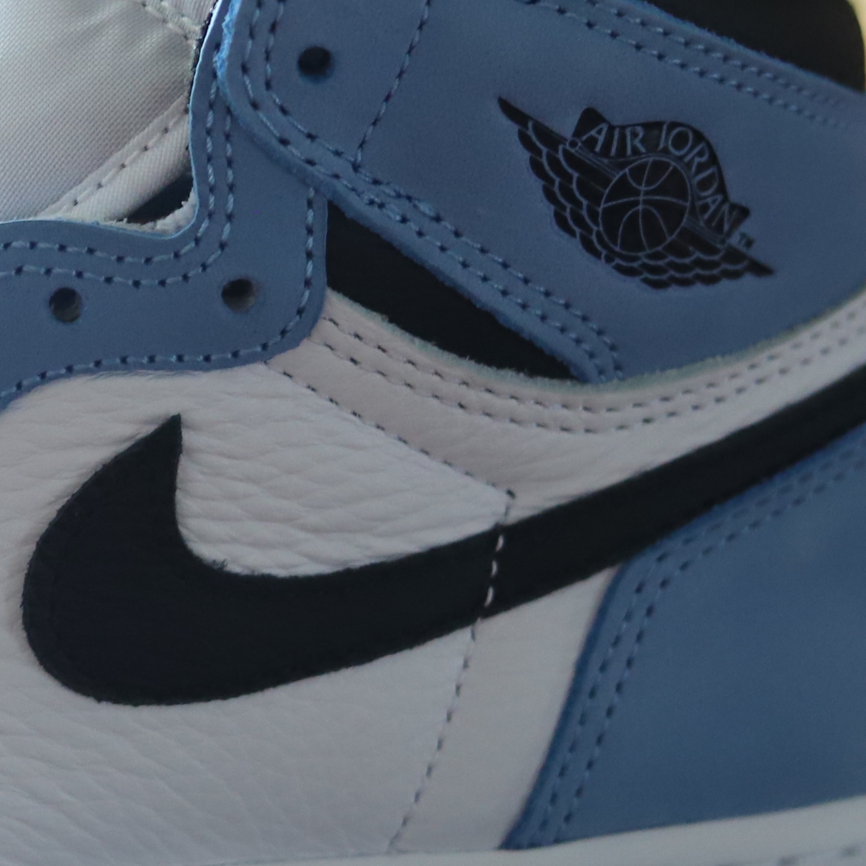 Jordan 1 Retro High OG University Blue, Jordan 1 Retro High OG Black Mocha 착용 스타일 - 1