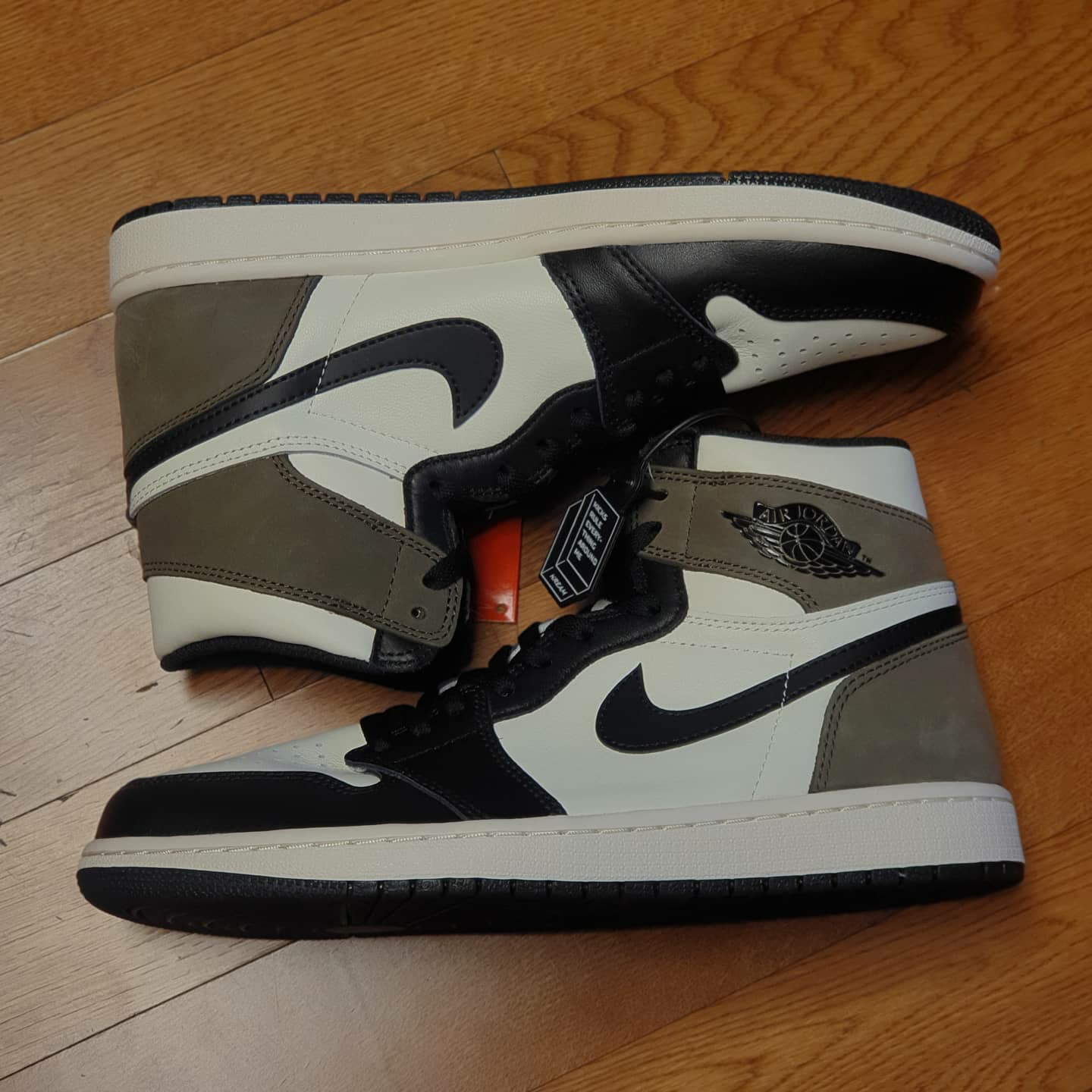 Jordan 1 Retro High OG Black Mocha 착용 스타일