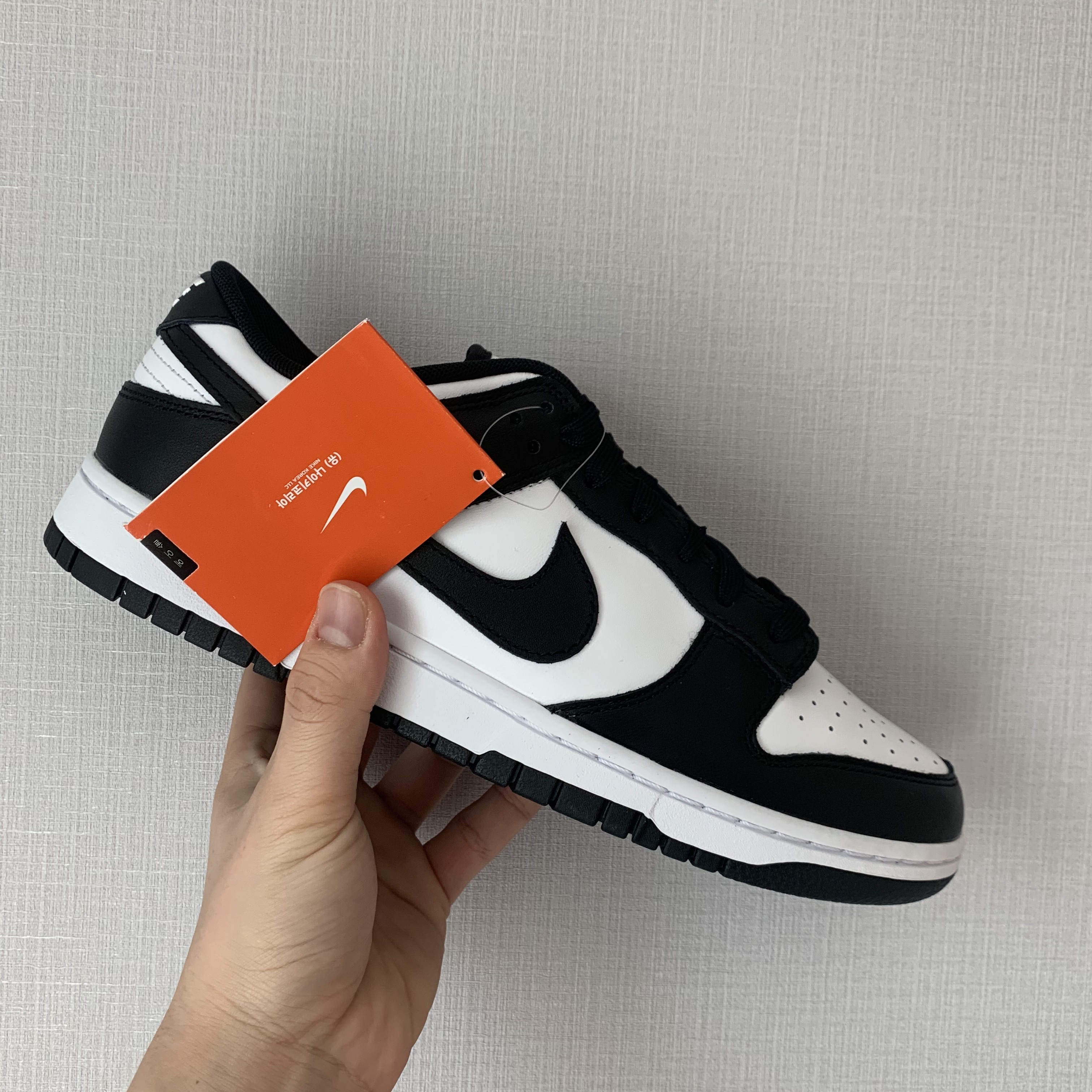 Nike Dunk Low Retro Black 착용 스타일 - 2