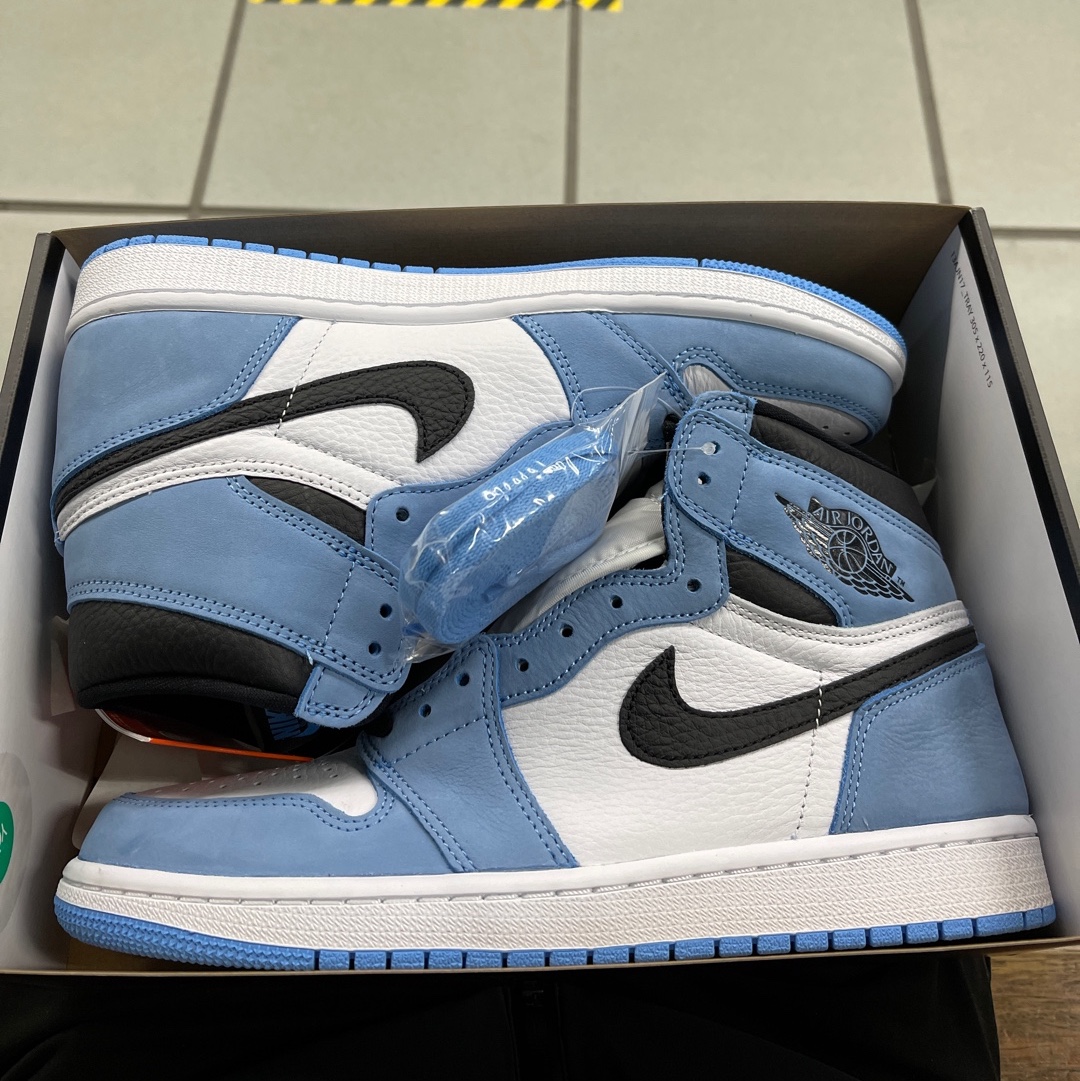 Jordan 1 Retro High OG University Blue 착용 스타일