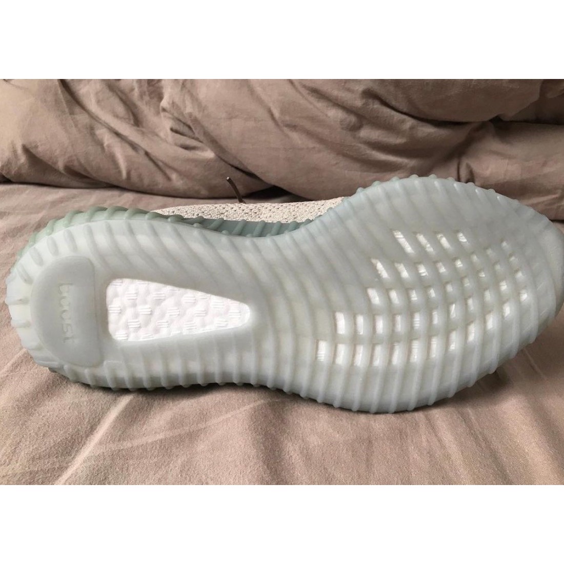 Adidas Yeezy Boost 350 V2 Ash Pearl, Adidas Yeezy Boost 350 V2 Black Red 2020 착용 스타일 - 5