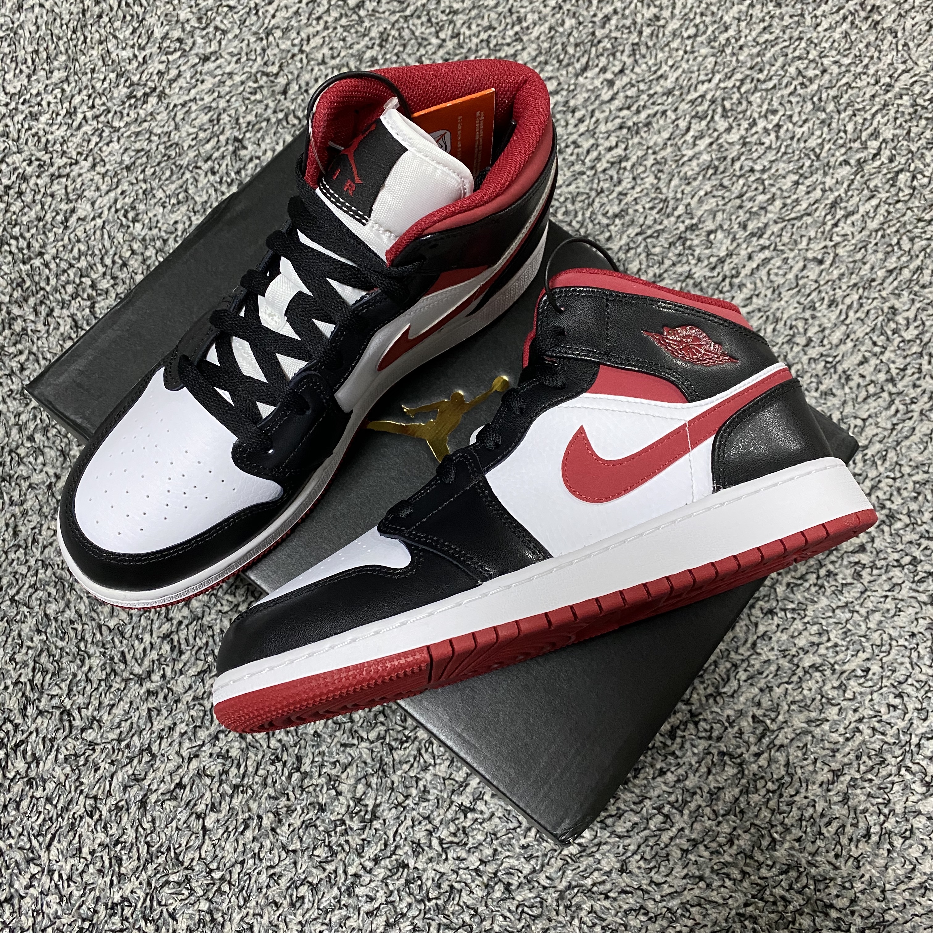 (GS) Jordan 1 Mid Gym Red Black White 착용 스타일