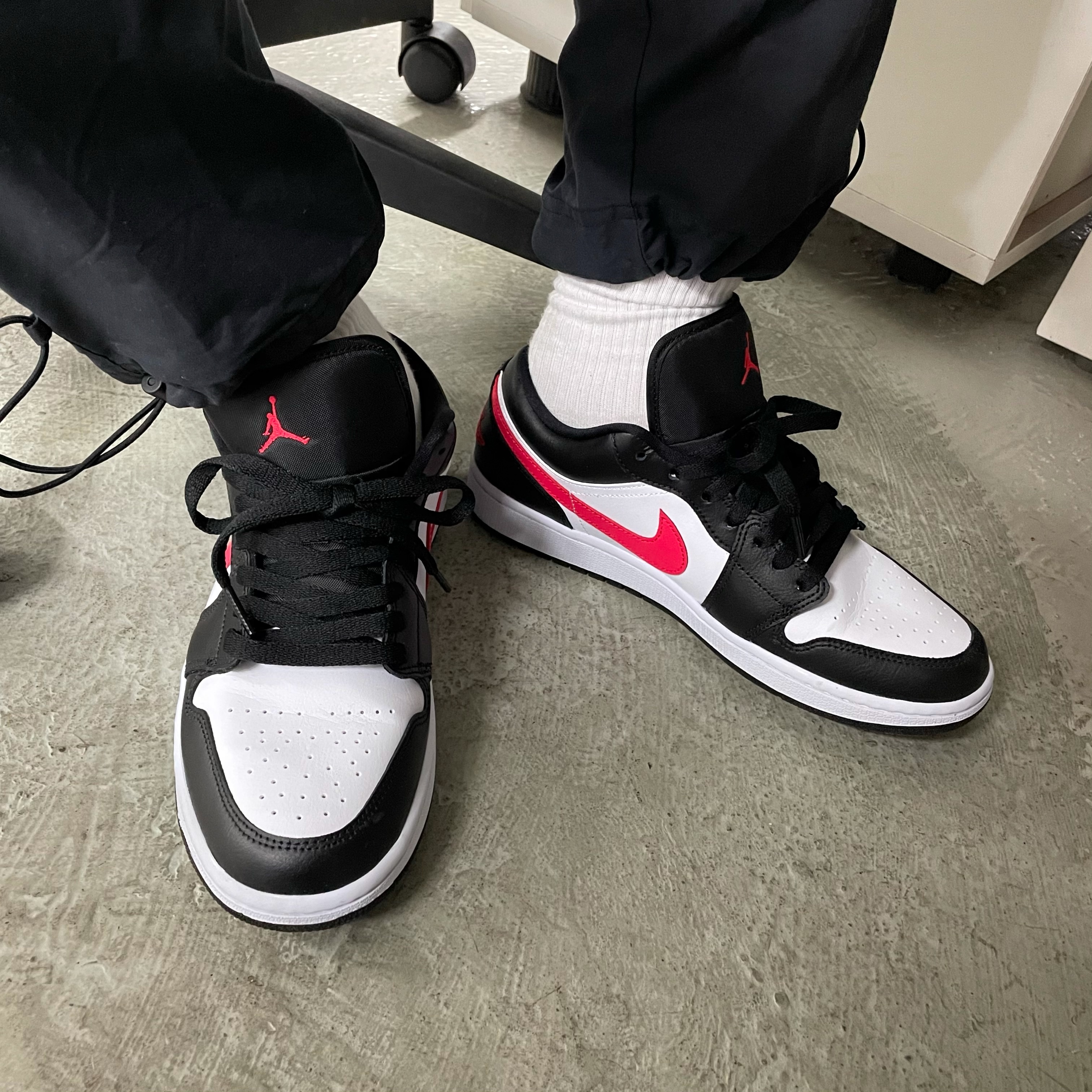 (W) Jordan 1 Low Black Siren Red 착용 스타일