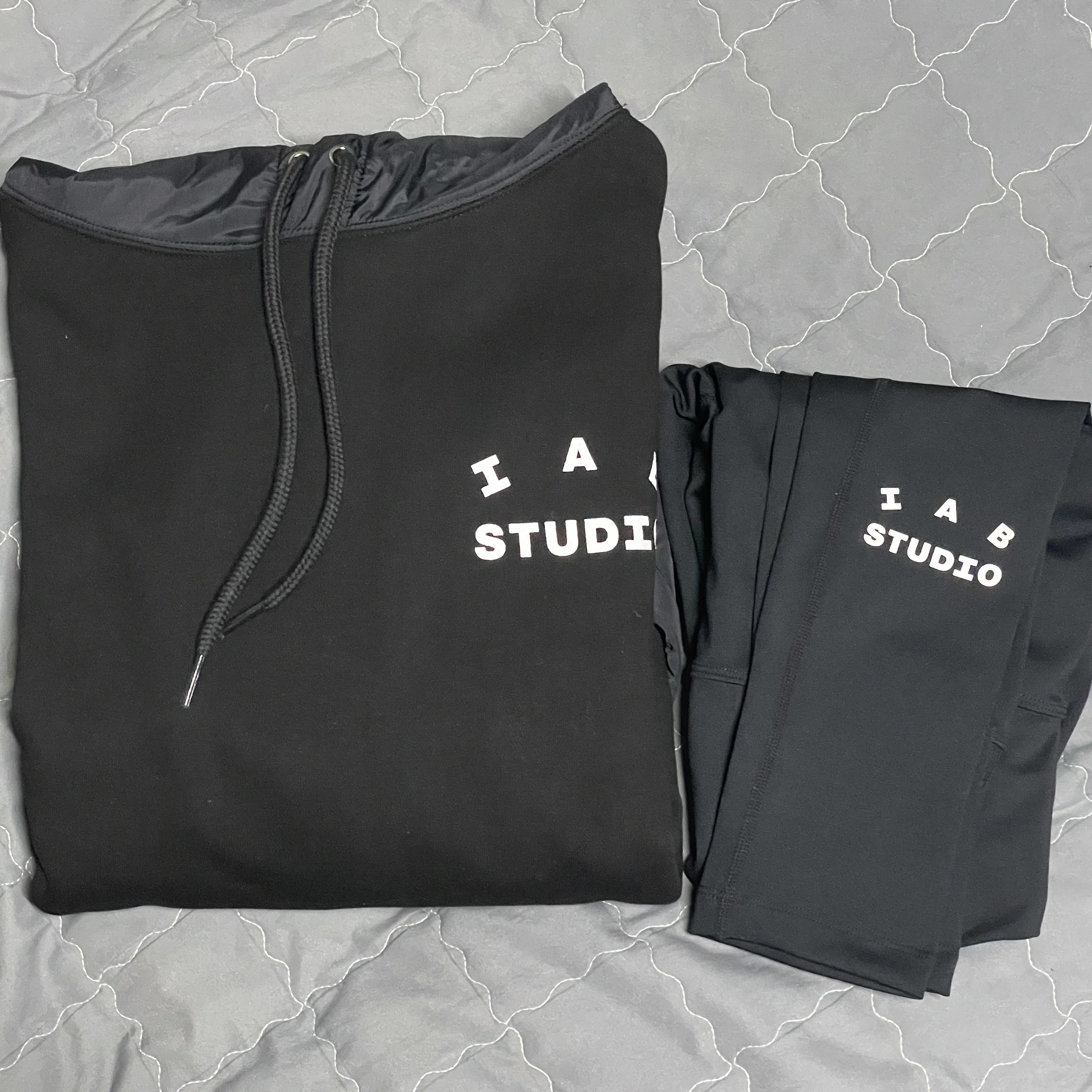 IAB Studio Woven Hoodie Black, (W) IAB Studio Leggings Black 착용 스타일