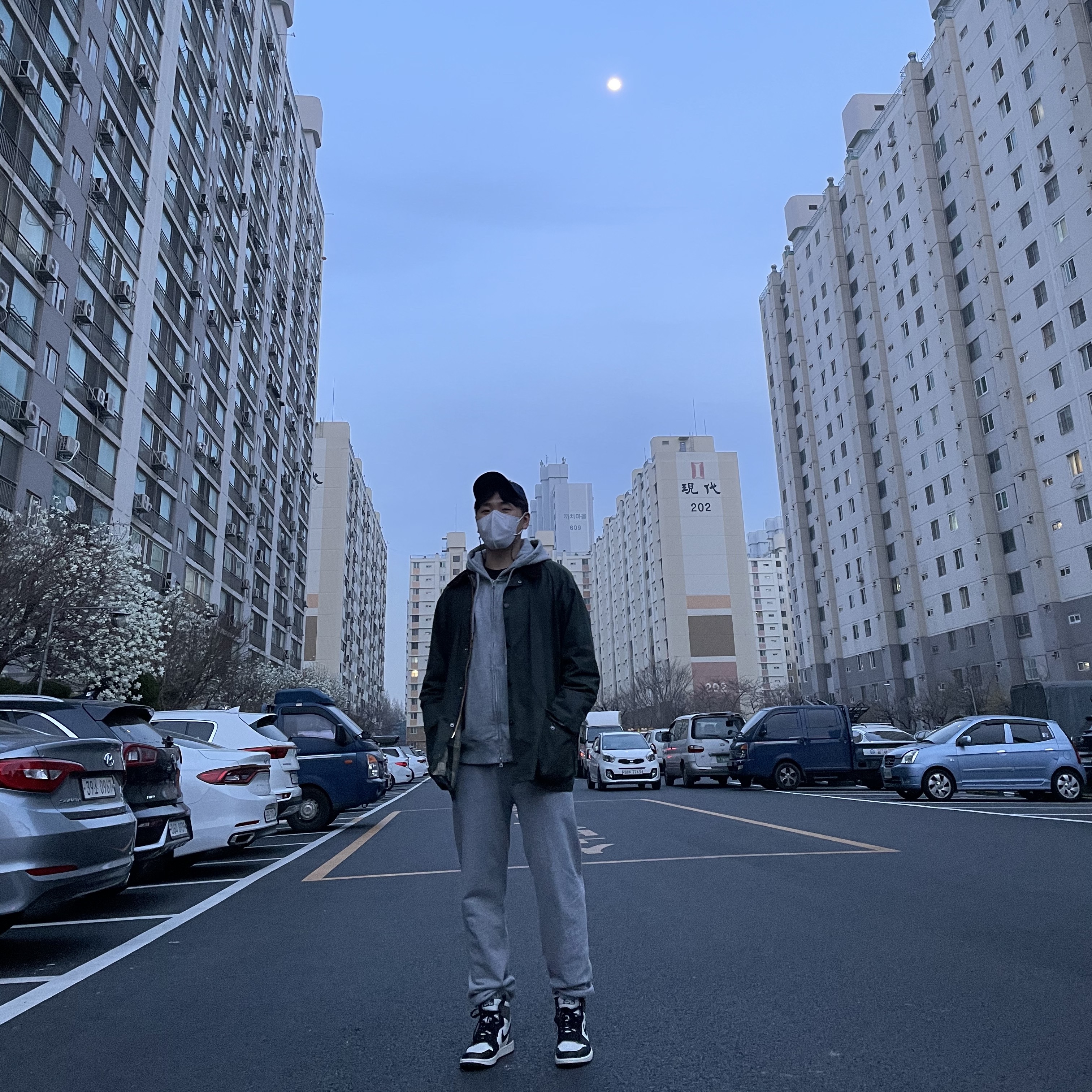 Jordan 1 Retro High OG Black Mocha 착용 스타일 - 1