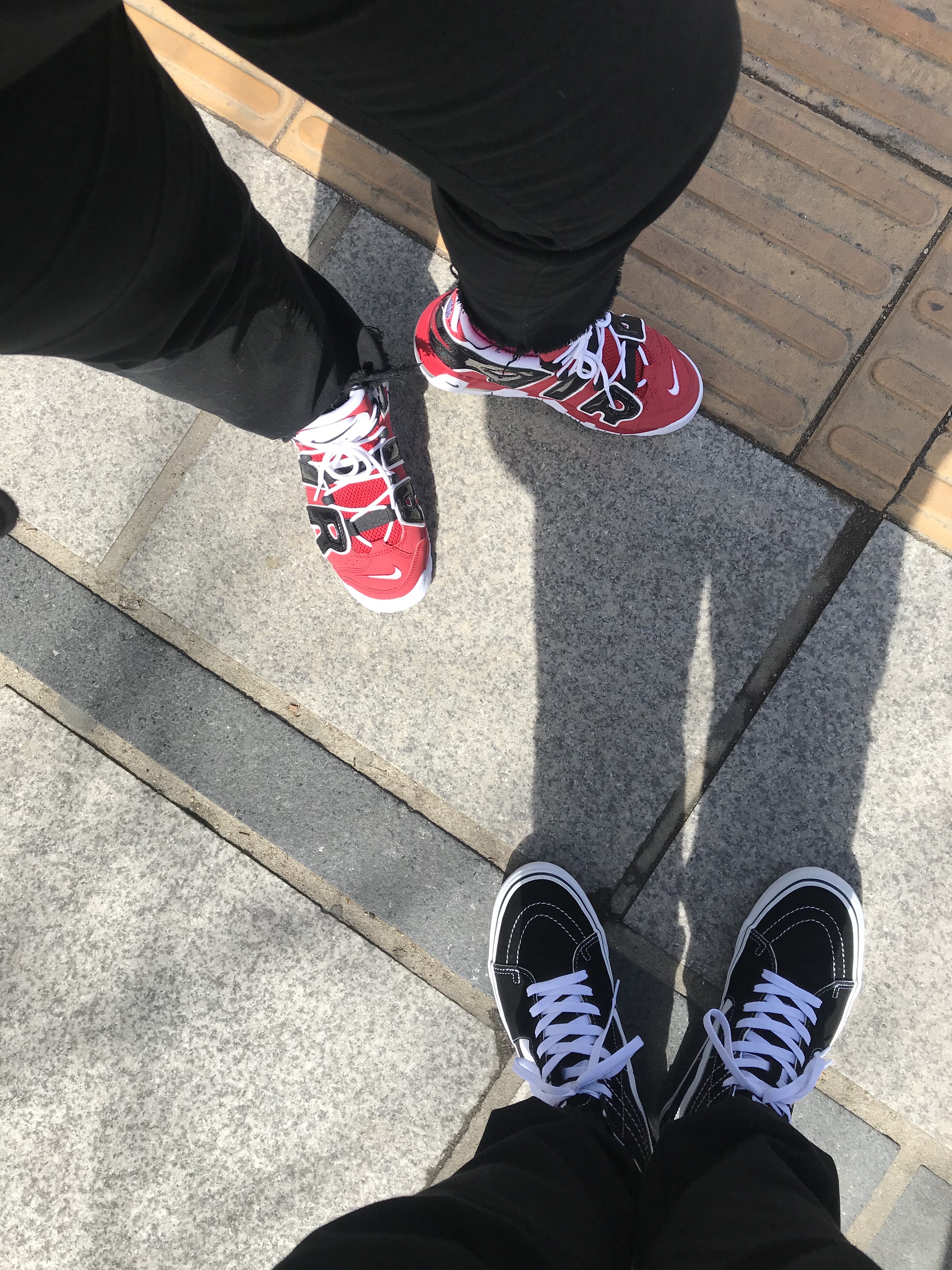 Vans Sk8-Hi Black White, (GS) Nike Air More Uptempo 96 Bulls 2021 착용 스타일 - 1