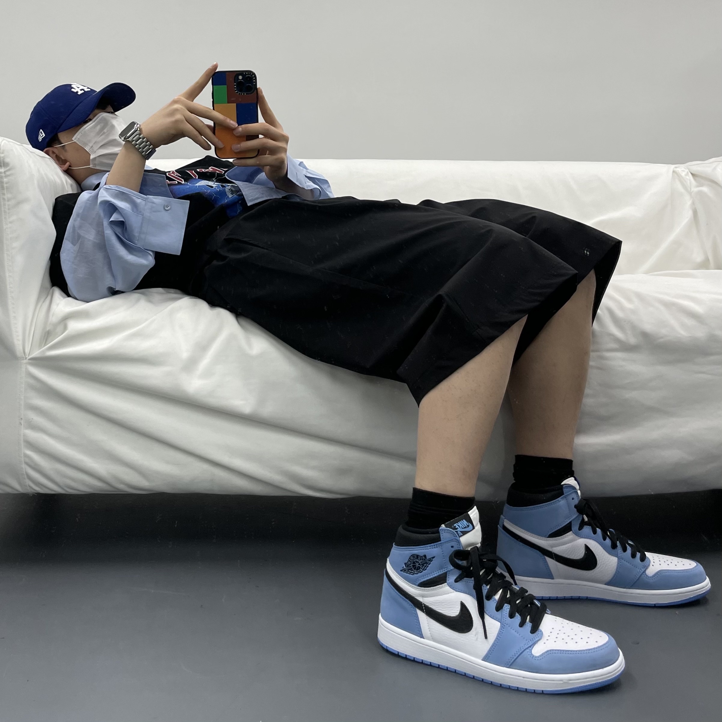 Jordan 1 Retro High OG University Blue 착용 스타일 - 1