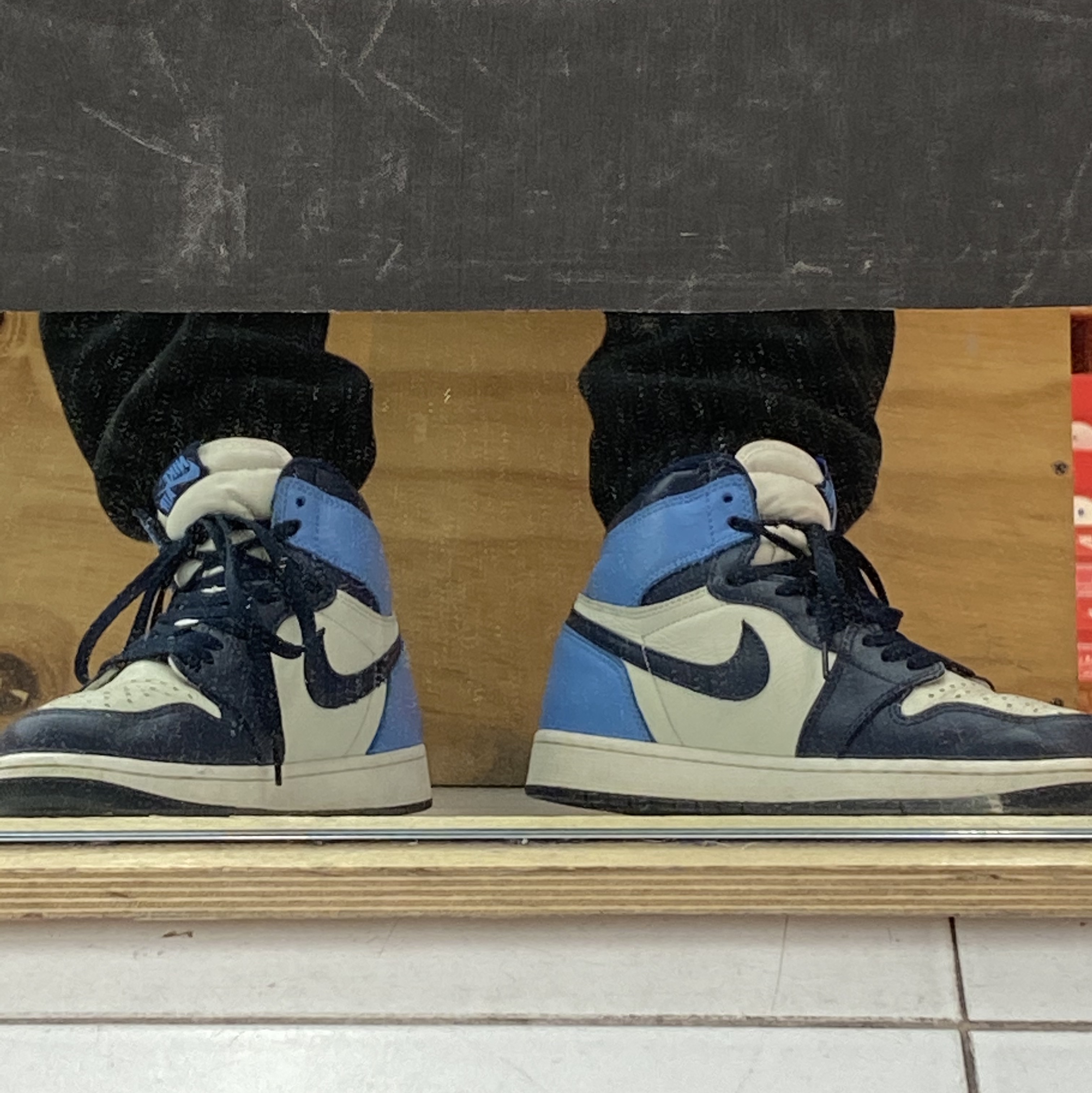 Jordan 1 Retro High Obsidian UNC 착용 스타일 - 1
