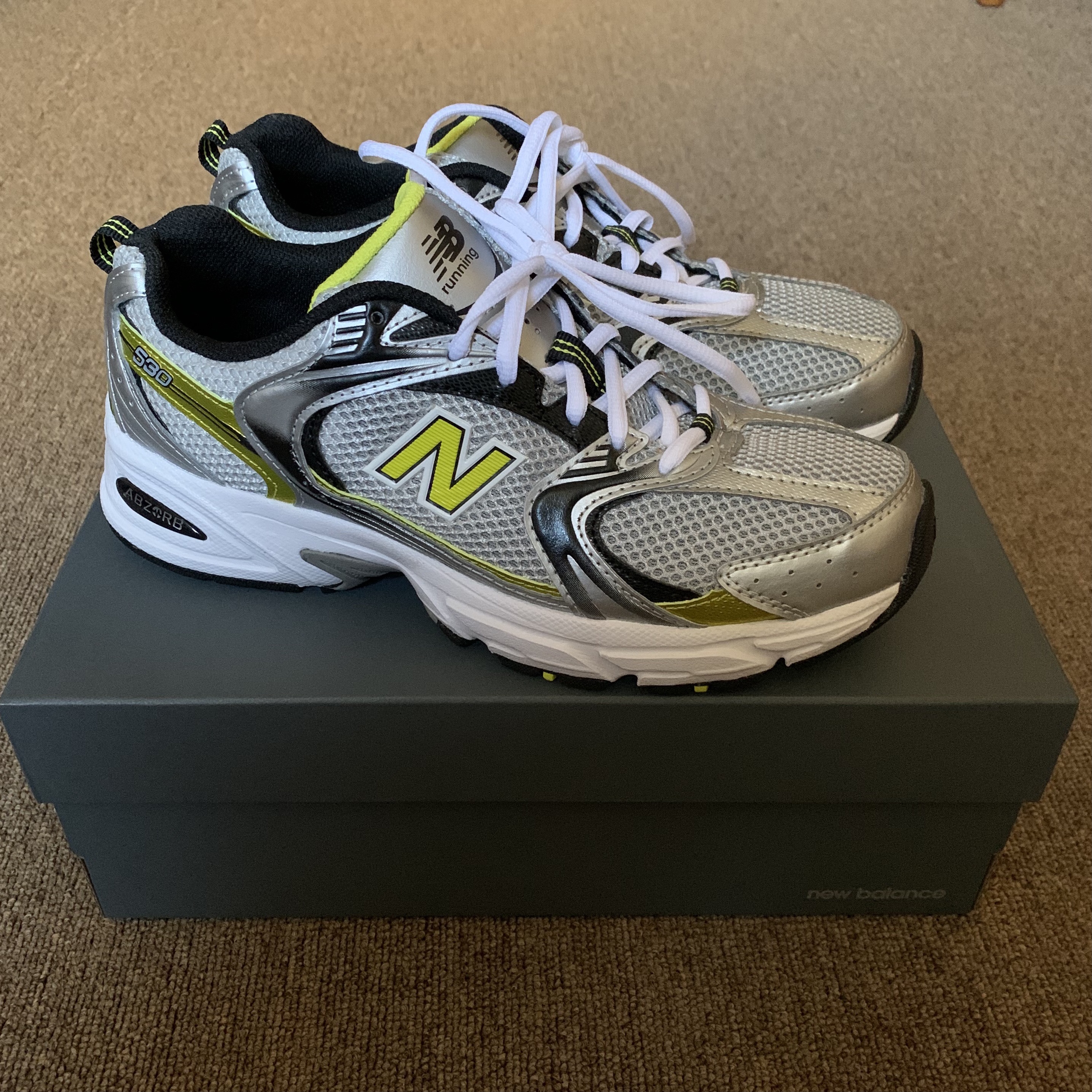 New Balance 530 Silver 착용 스타일