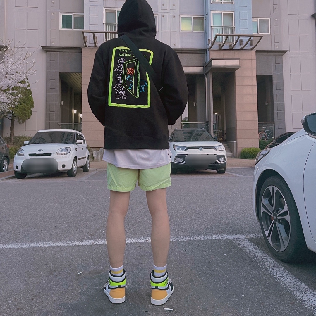 Jordan 1 Retro High OG Volt Gold 착용 스타일 - 2