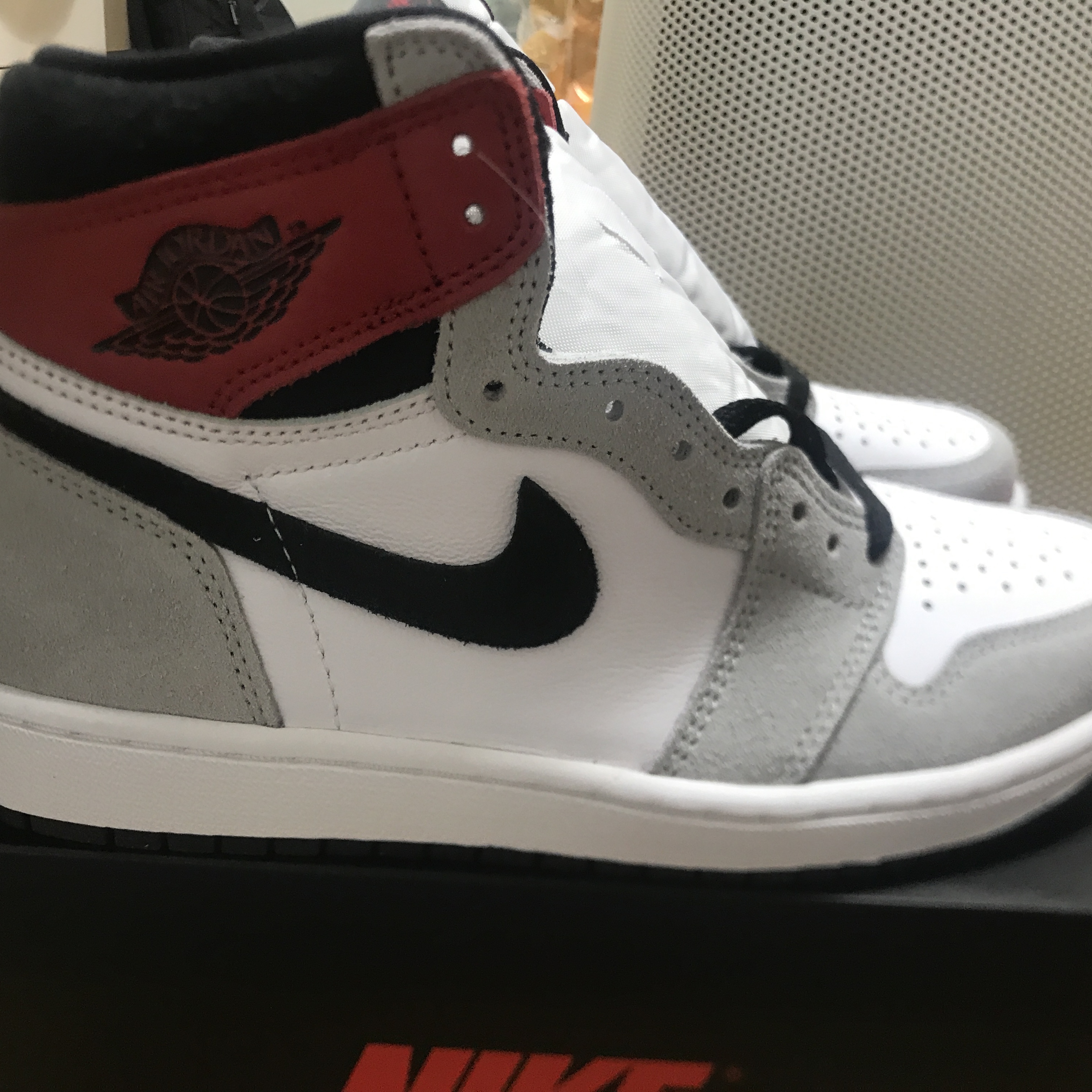 Jordan 1 Retro High OG Light Smoke Grey 착용 스타일 - 3