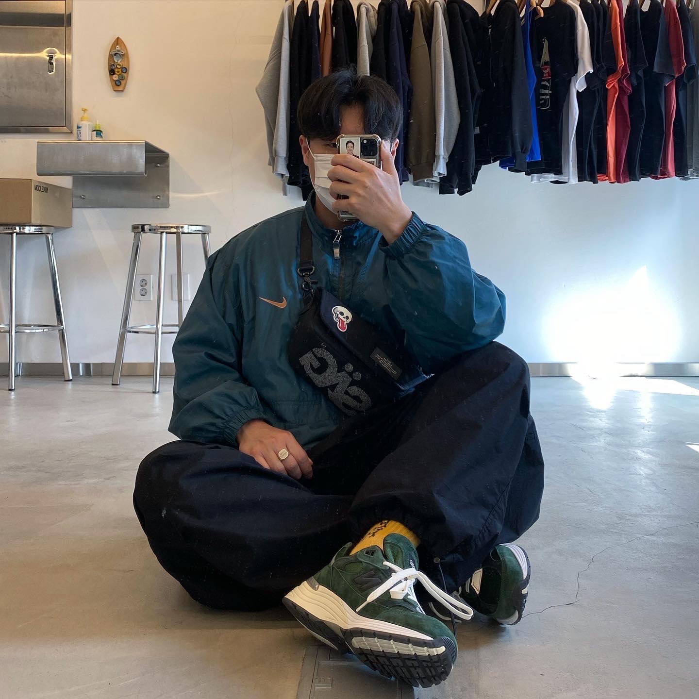 New Balance x JJJJound 992 Made in USA Mossy Green 착용 스타일 - 3