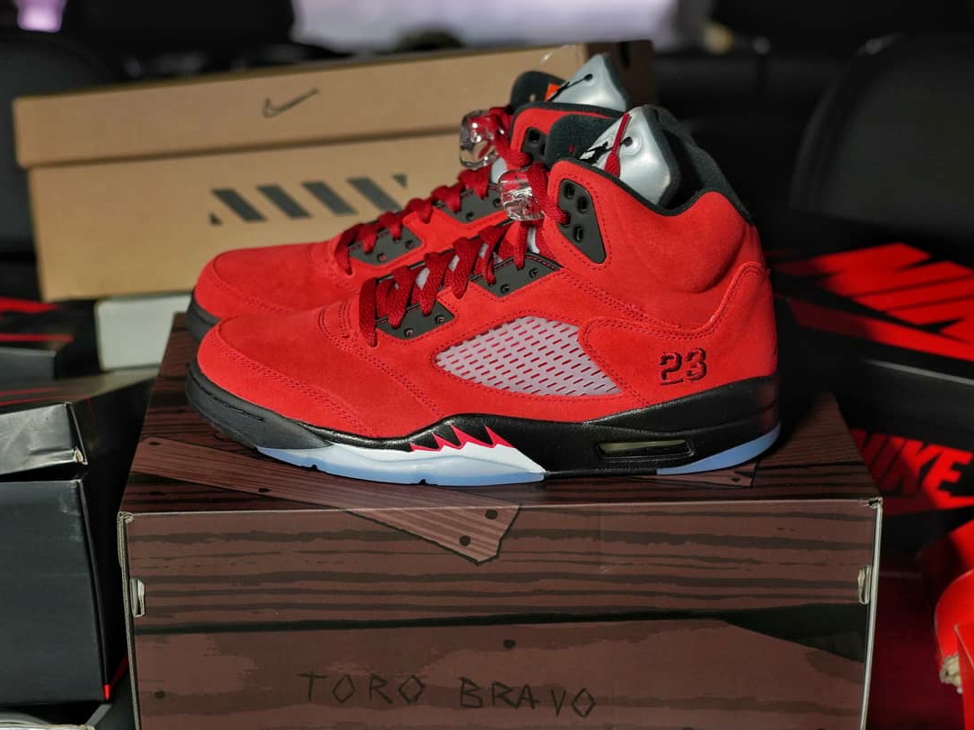 Jordan 5 Retro Toro Bravo 착용 스타일