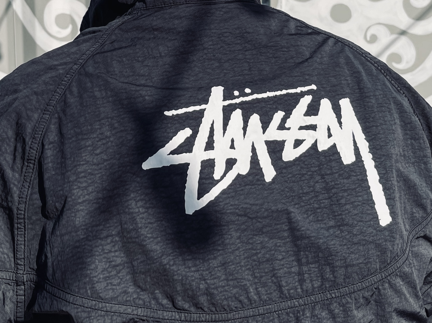 Nike x Stussy Air Force 1 Low Fossil, Nike x Stussy Windrunner Jacket Off Noir 착용 스타일 - 2