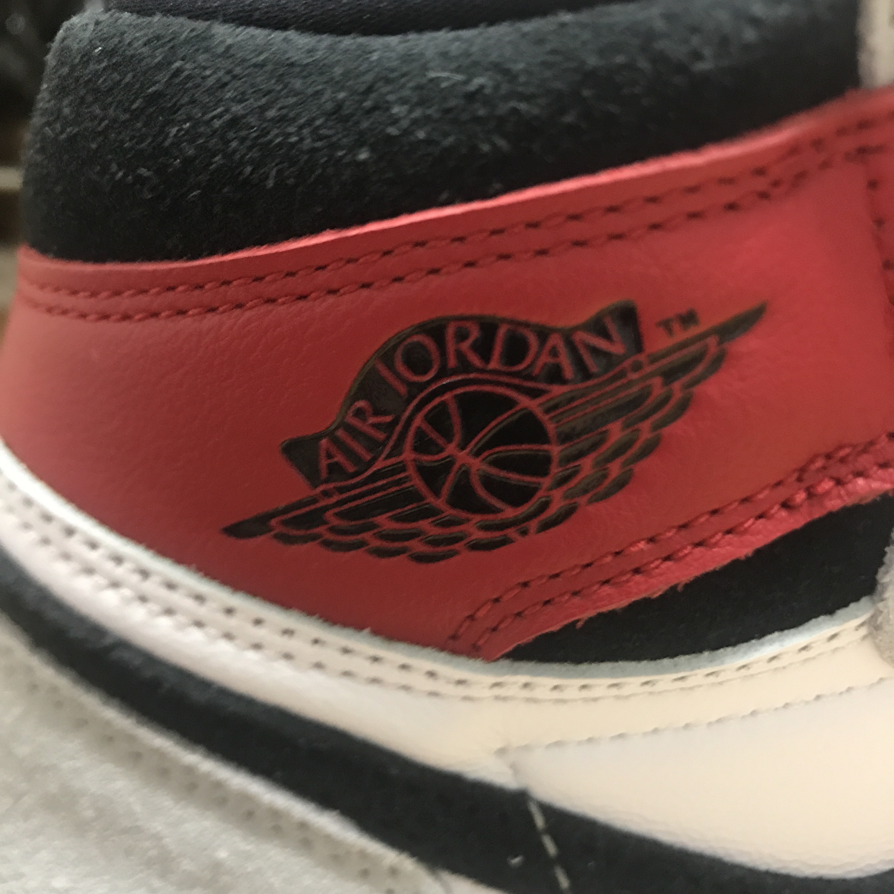 Jordan 1 Retro High OG Light Smoke Grey 착용 스타일 - 1