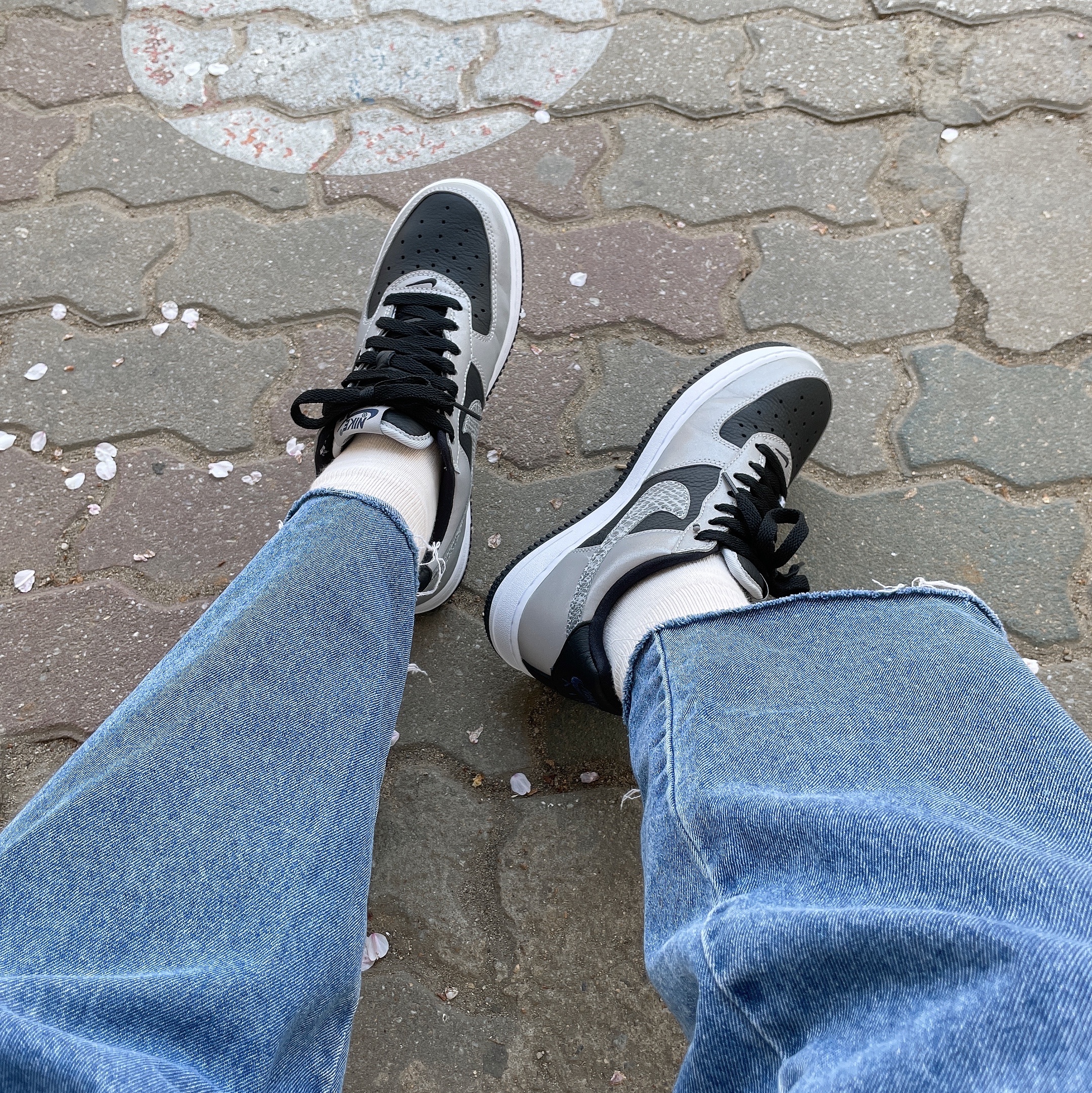Nike Air Force 1 B Silver Snake 착용 스타일