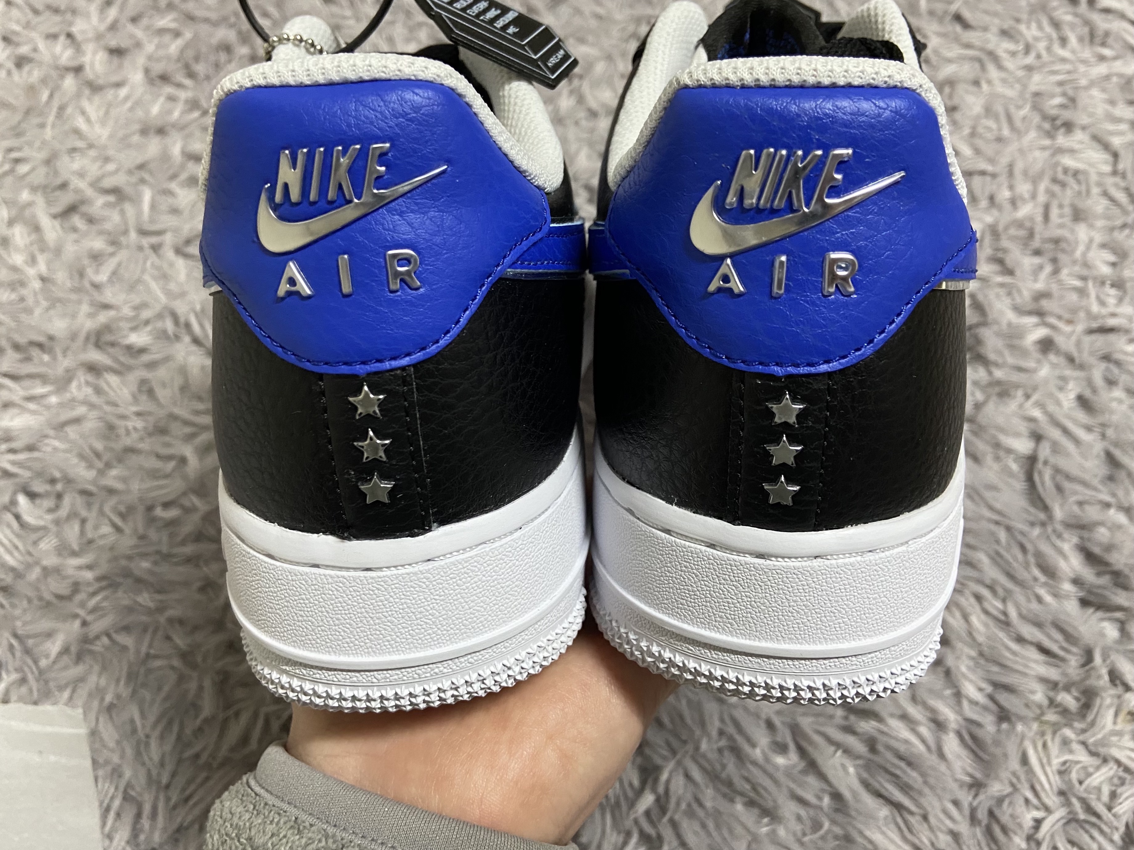 Nike Air Force 1 '07 LV8 White Black Blue 착용 스타일 - 2