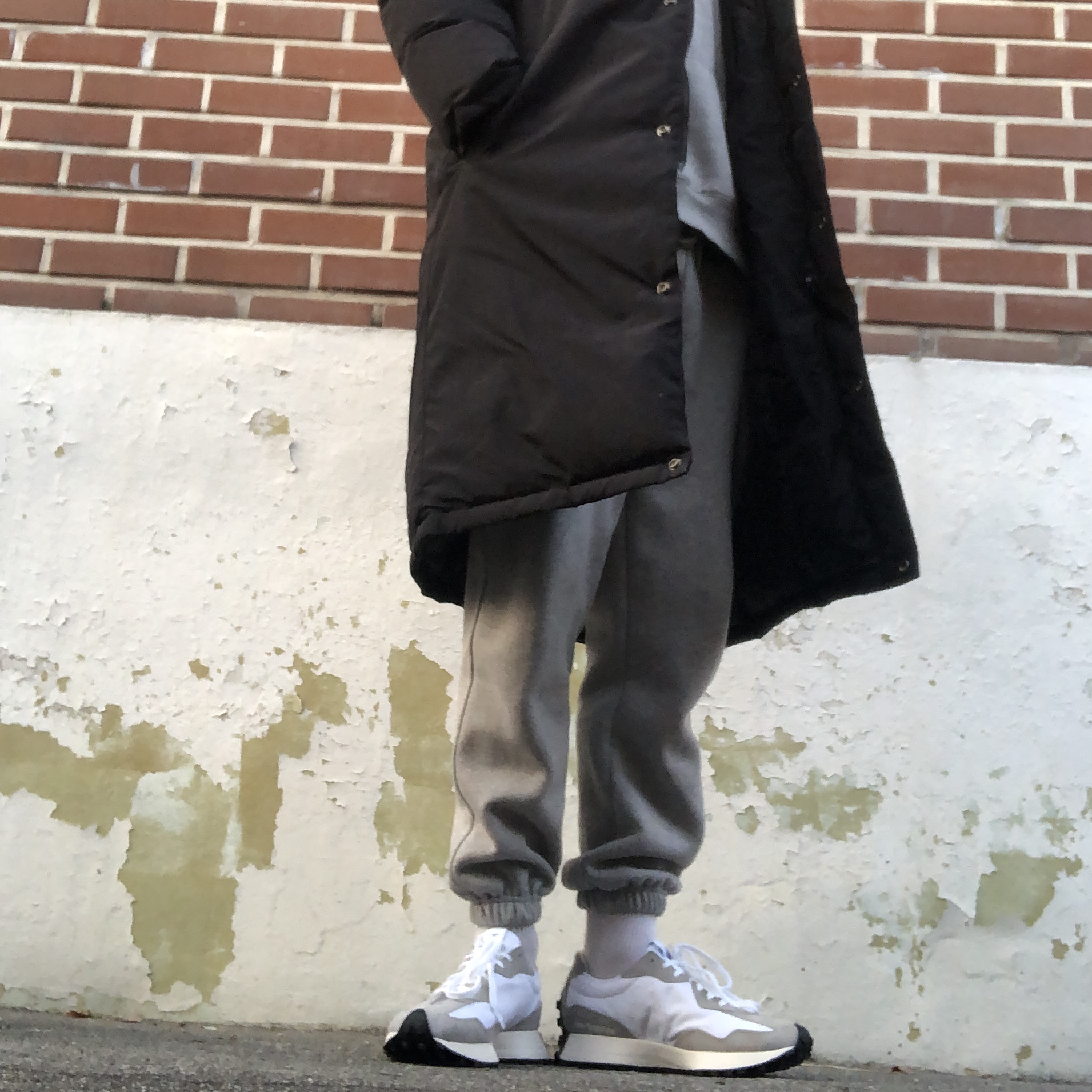 New Balance 327 Grey 착용 스타일 - 2