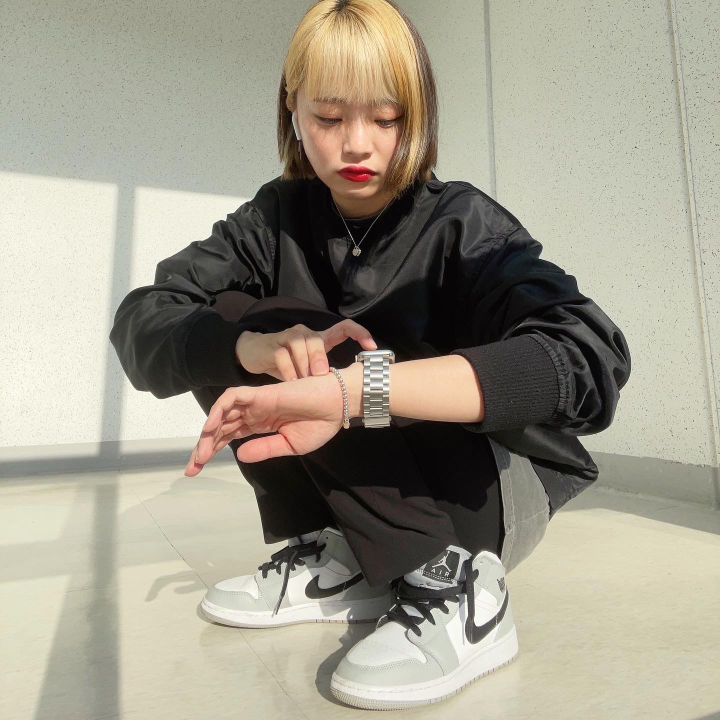 Jordan 1 Mid Light Smoke Grey, (GS) Jordan 1 Mid Light Smoke Grey 착용 스타일 - 5