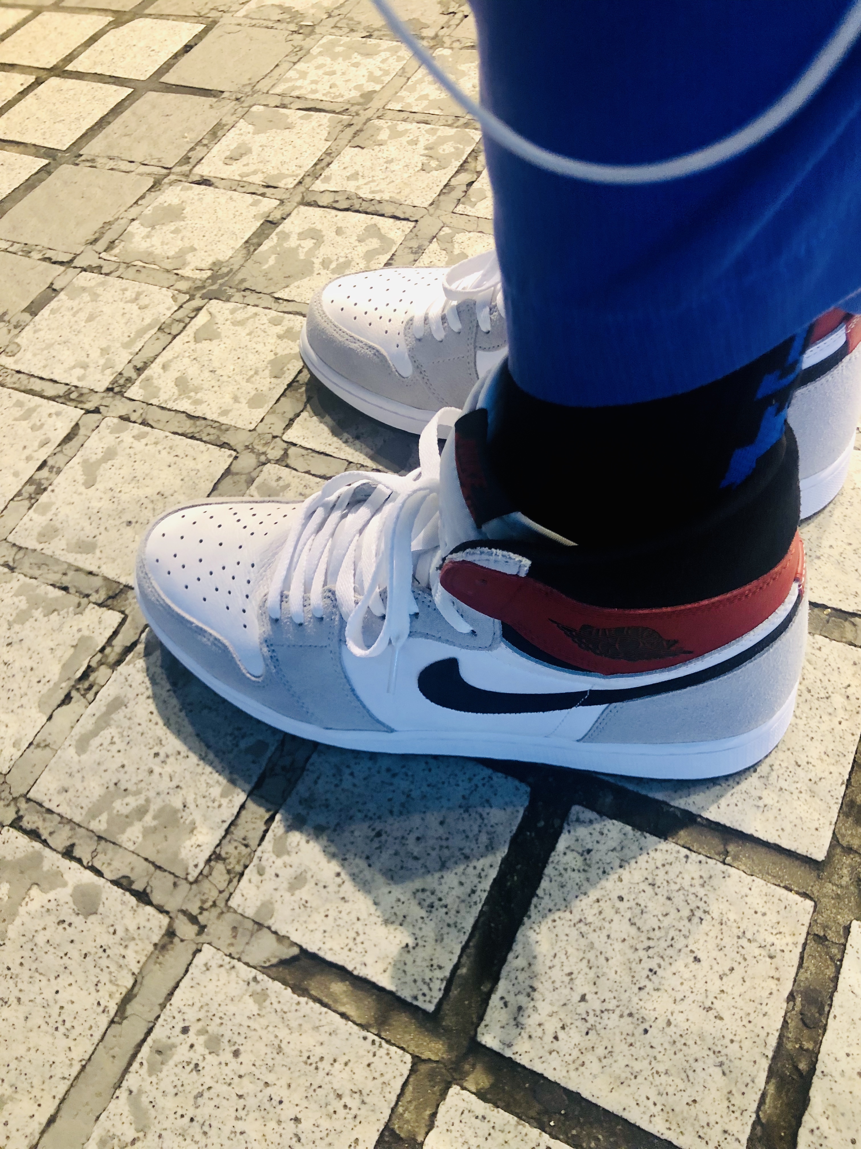Jordan 1 Retro High OG Light Smoke Grey 착용 스타일 - 5