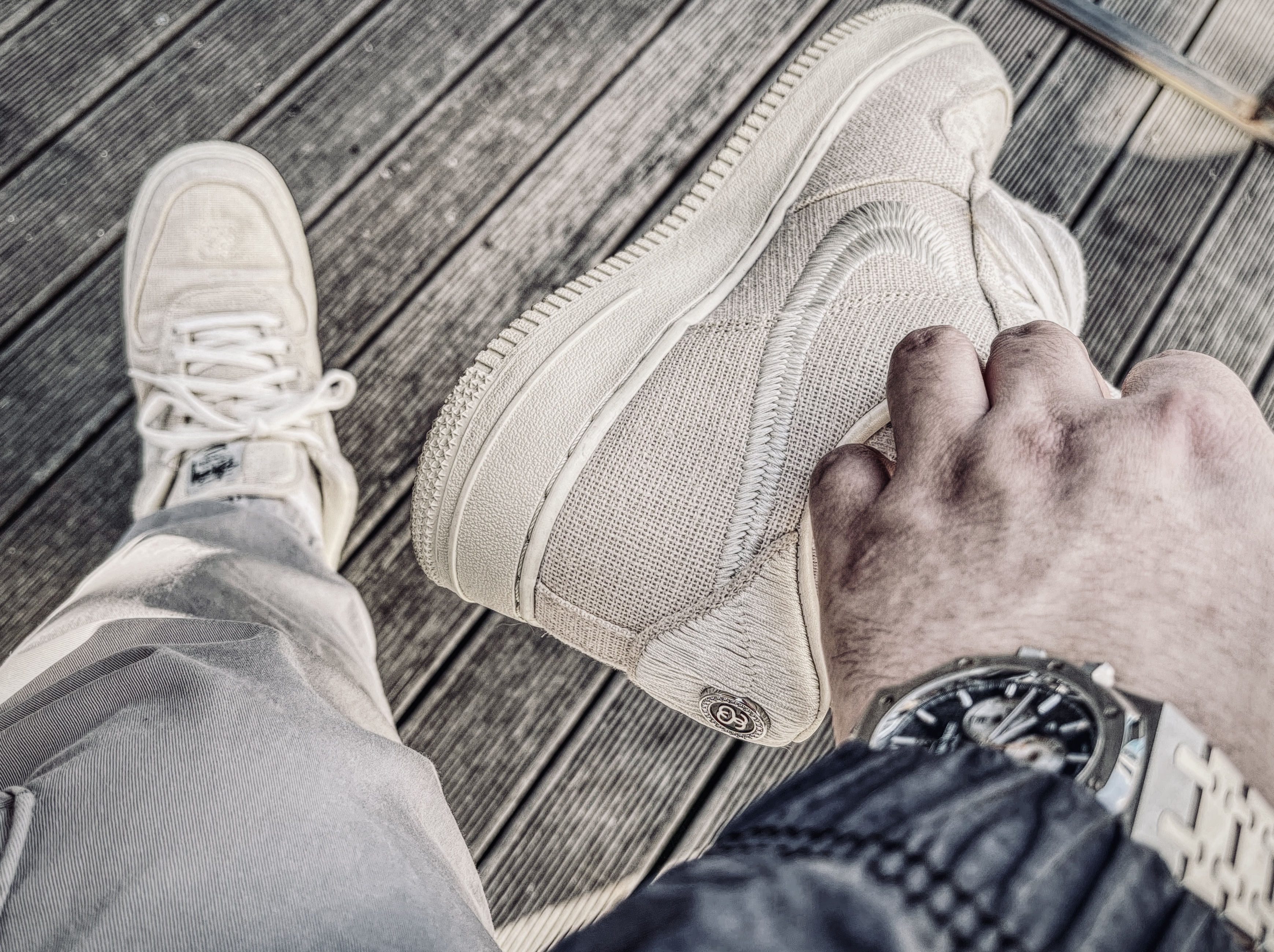 Nike x Stussy Air Force 1 Low Fossil, Nike x Stussy Windrunner Jacket Off Noir 착용 스타일 - 1