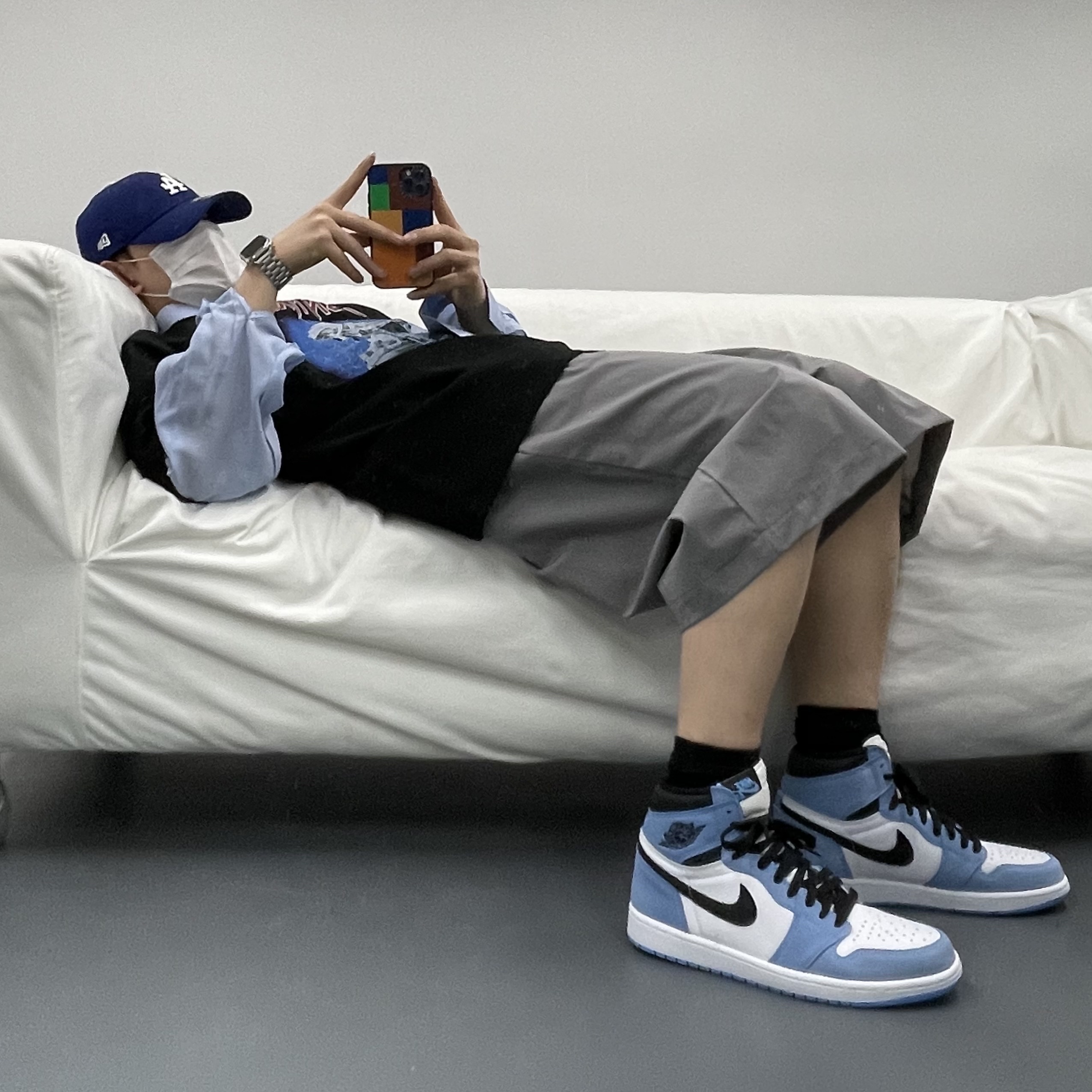 Jordan 1 Retro High OG University Blue 착용 스타일 - 3