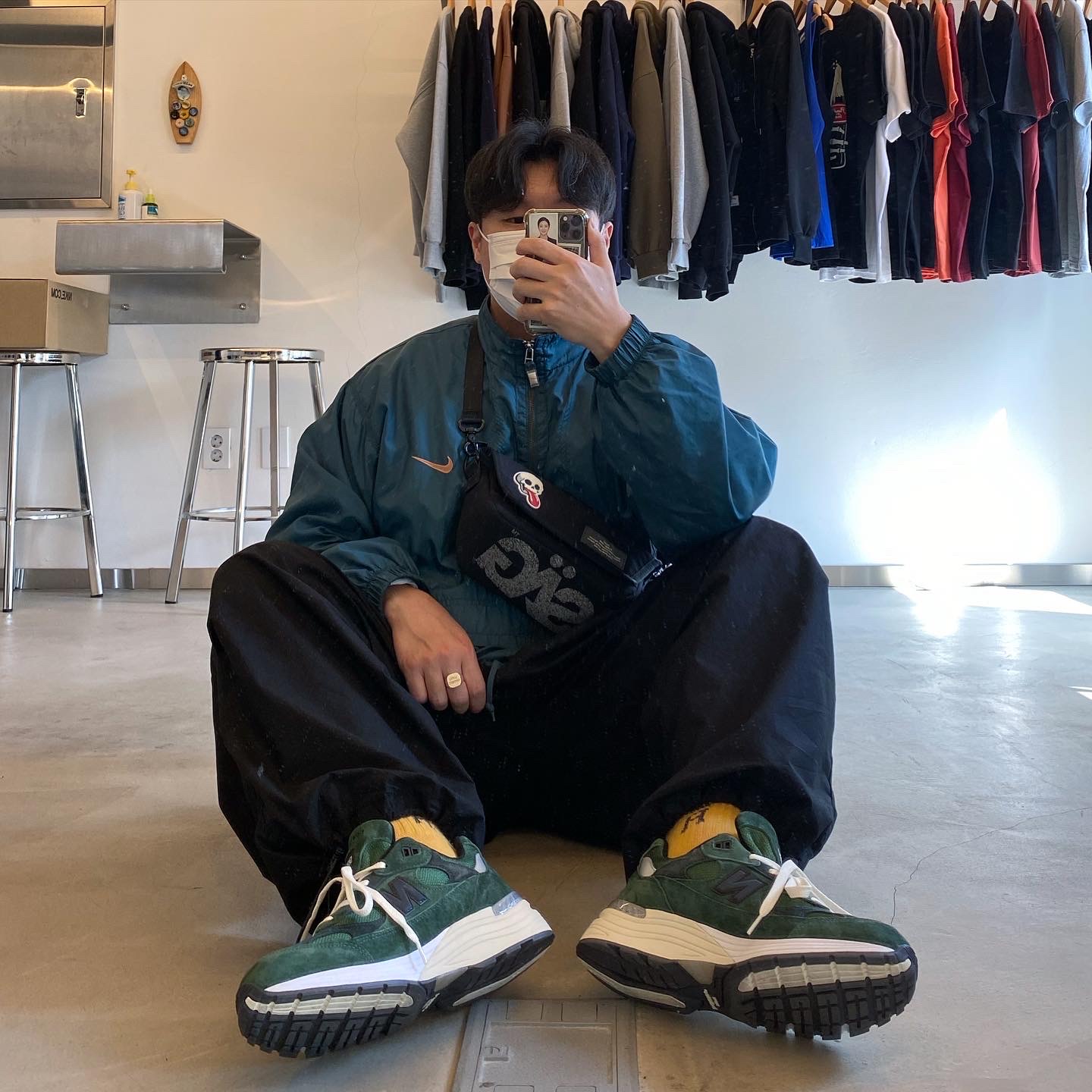 New Balance x JJJJound 992 Made in USA Mossy Green 착용 스타일 - 2