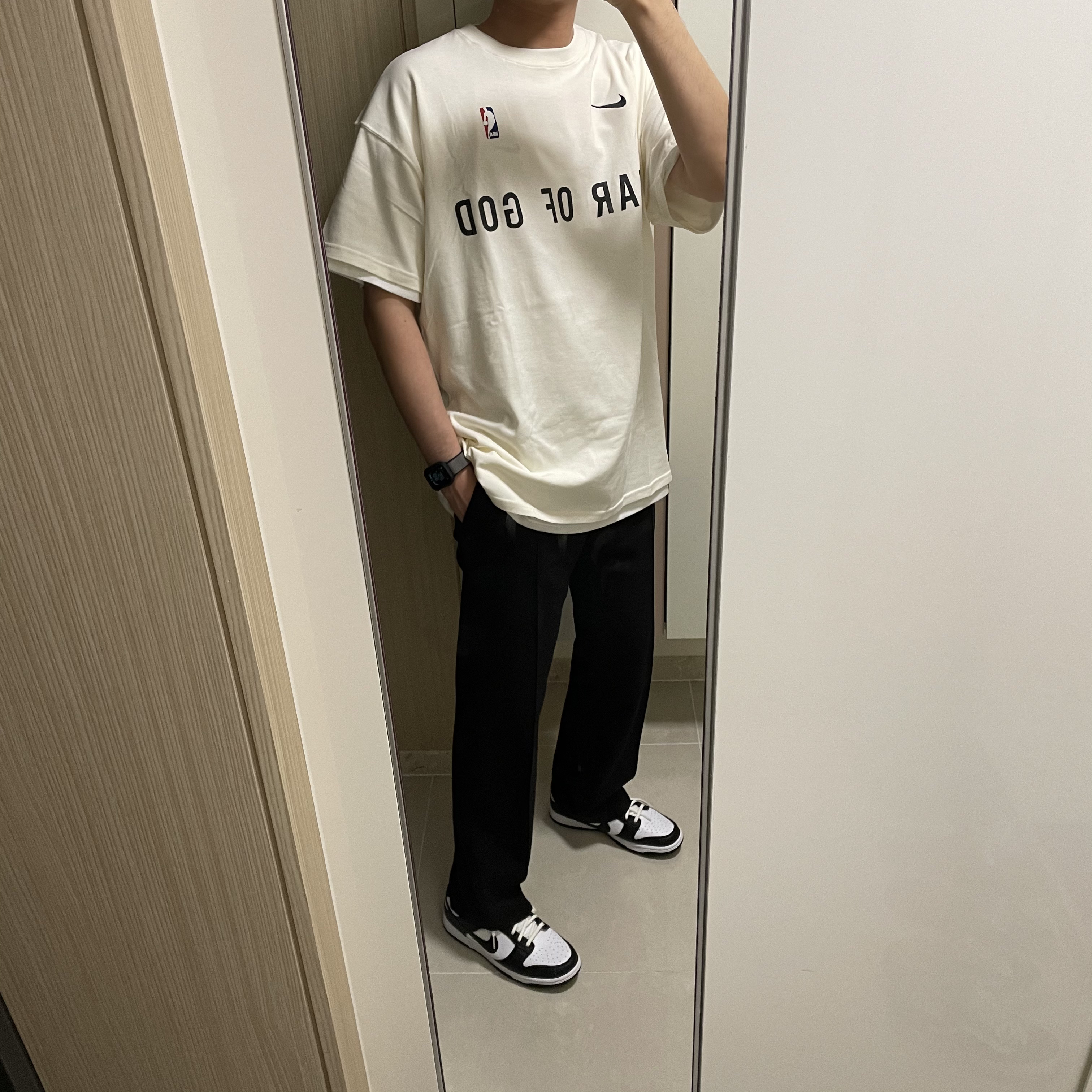 Essentials Coach Jacket Dark Slate/Stretch Limo/Black - 20FW, Nike x Fear of God Warm Up T-Shirt Pale Ivory 착용 스타일 - 2