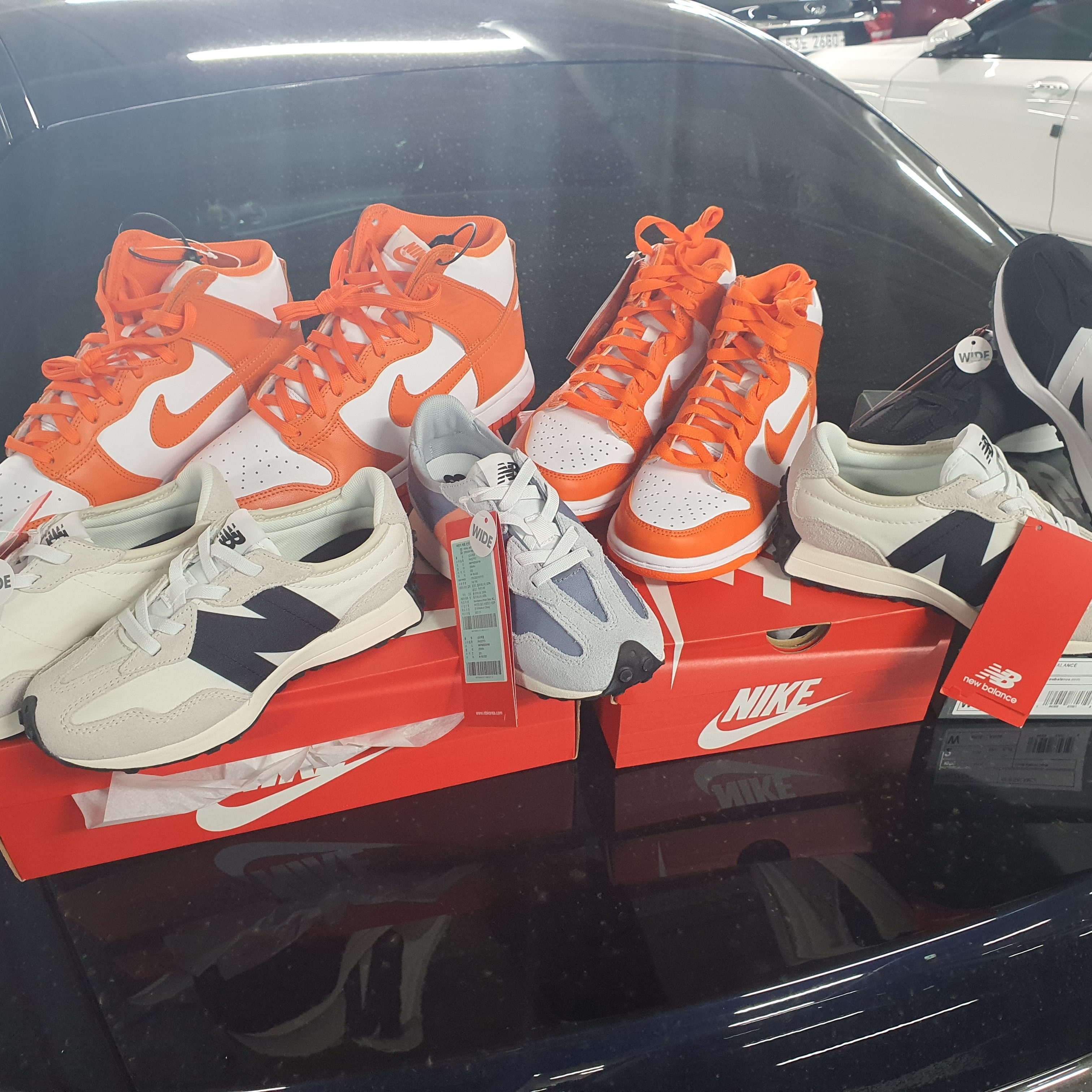 Nike Dunk High Retro Orange Blaze, (PS) New Balance 327 White Black 착용 스타일