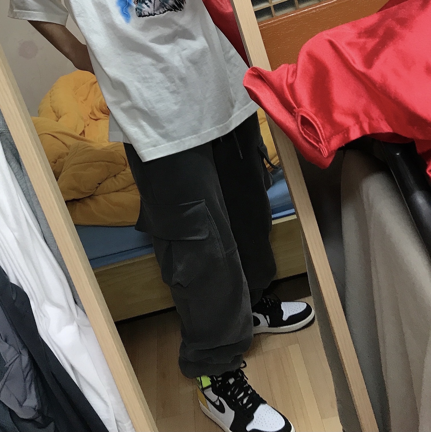 Jordan 1 Retro High OG Volt Gold 착용 스타일