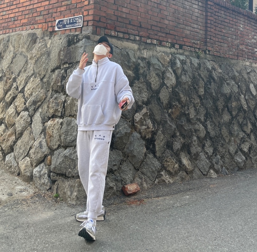 IAB Studio Half Zip Pullover Light Gray, IAB Studio Sweatpants Light Gray - 19FW 착용 스타일 - 1