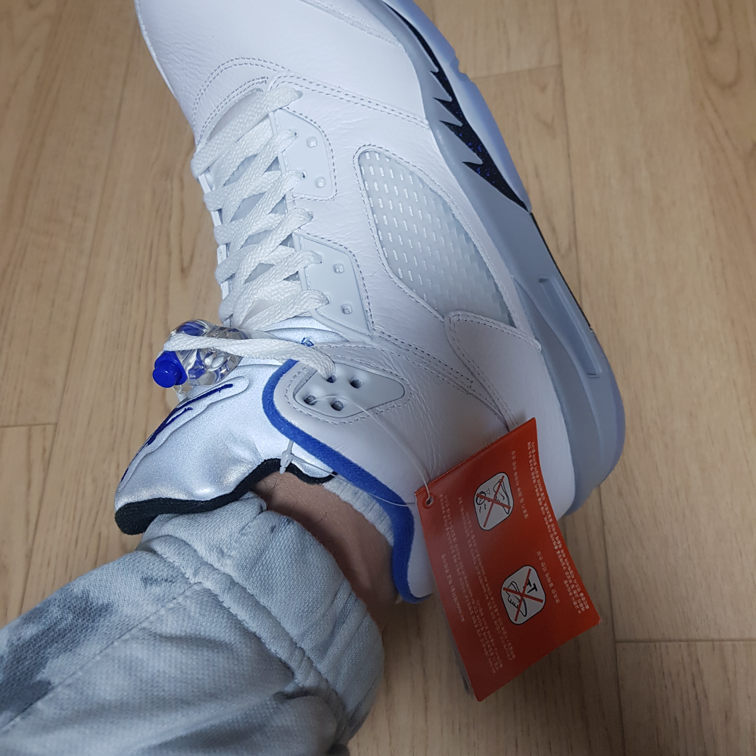 Jordan 5 Retro Stealth 2.0 착용 스타일 - 4